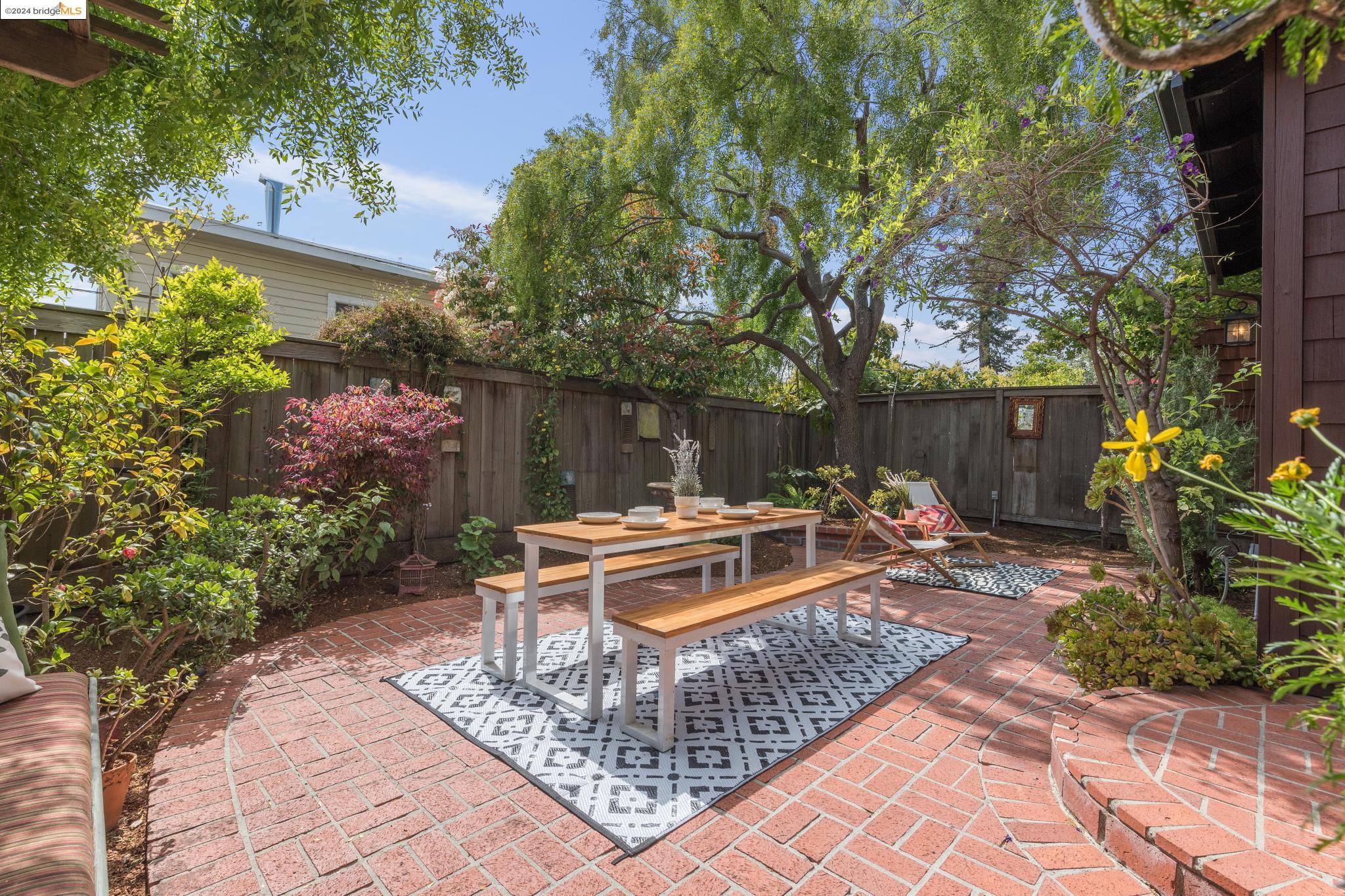 Detail Gallery Image 47 of 58 For 43 Montell St, Oakland,  CA 94611 - 3 Beds | 2/1 Baths