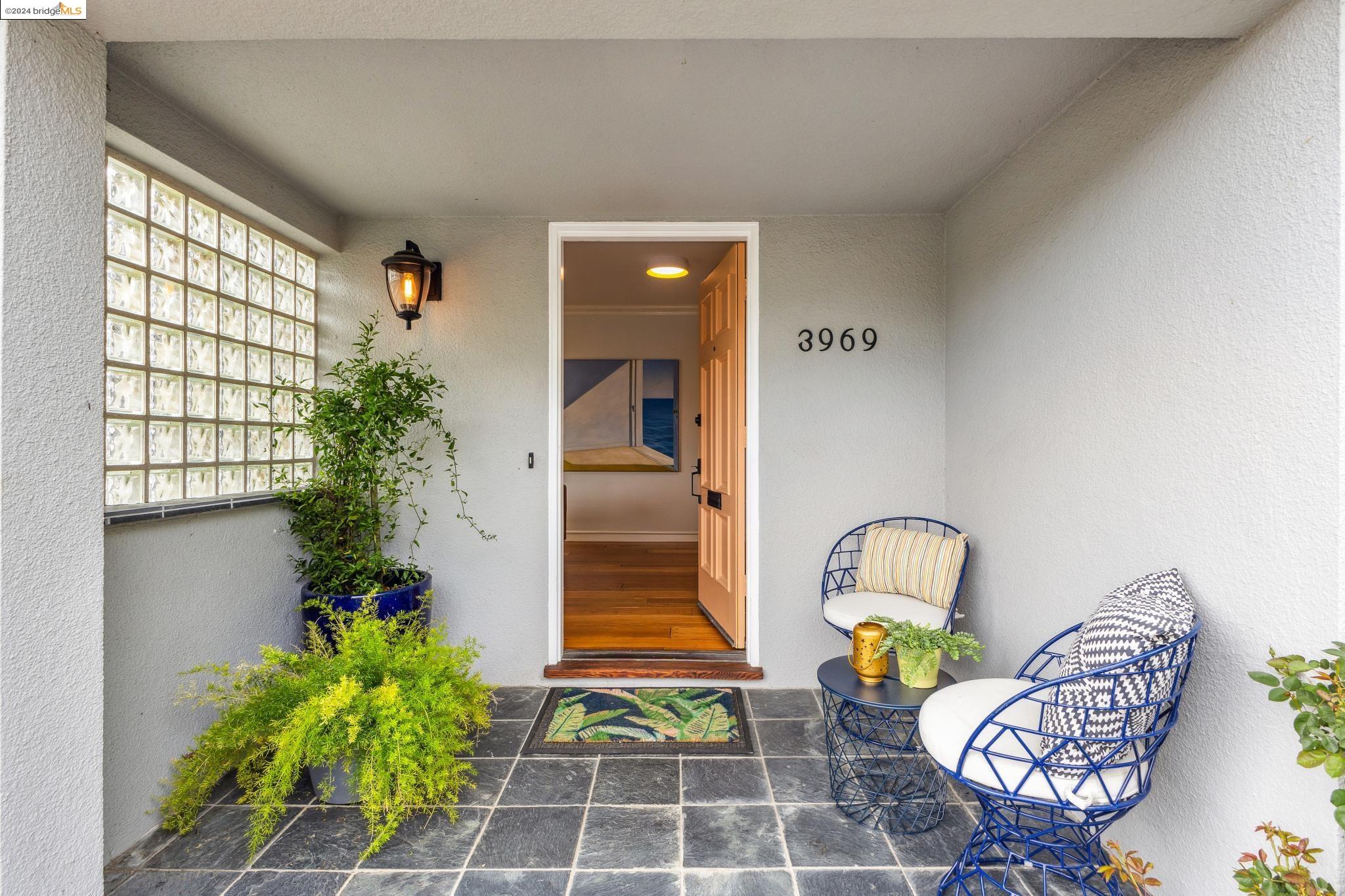 Detail Gallery Image 2 of 42 For 3969 Coolidge Ave, Oakland,  CA 94602 - 3 Beds | 2 Baths
