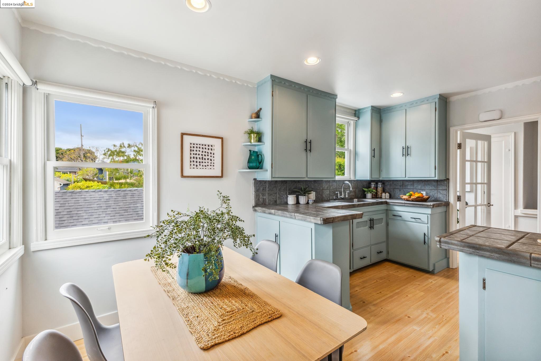 Detail Gallery Image 9 of 42 For 3969 Coolidge Ave, Oakland,  CA 94602 - 3 Beds | 2 Baths