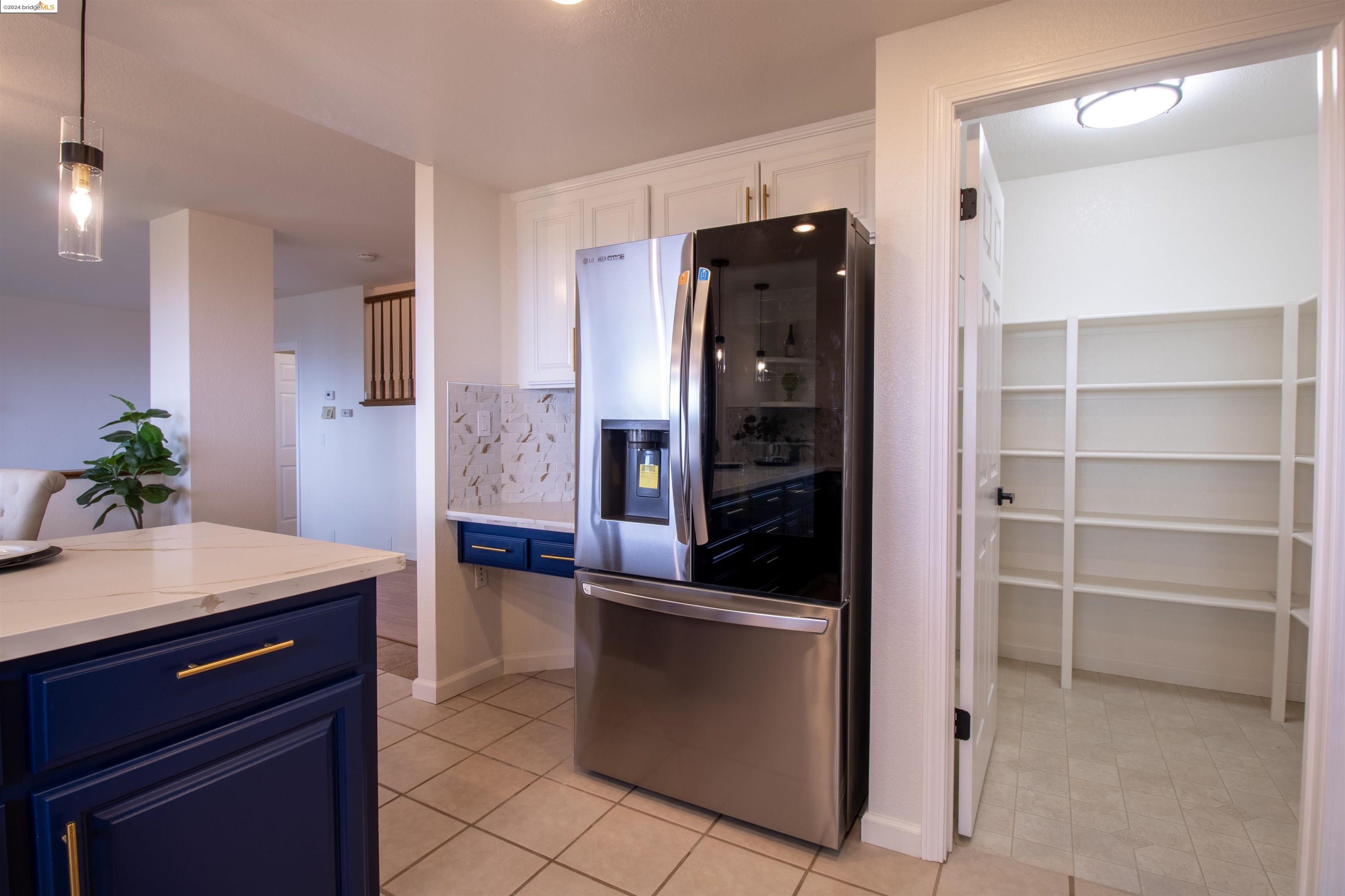 Detail Gallery Image 14 of 43 For 6205 View Crest Dr, Oakland,  CA 94619 - 3 Beds | 2/1 Baths