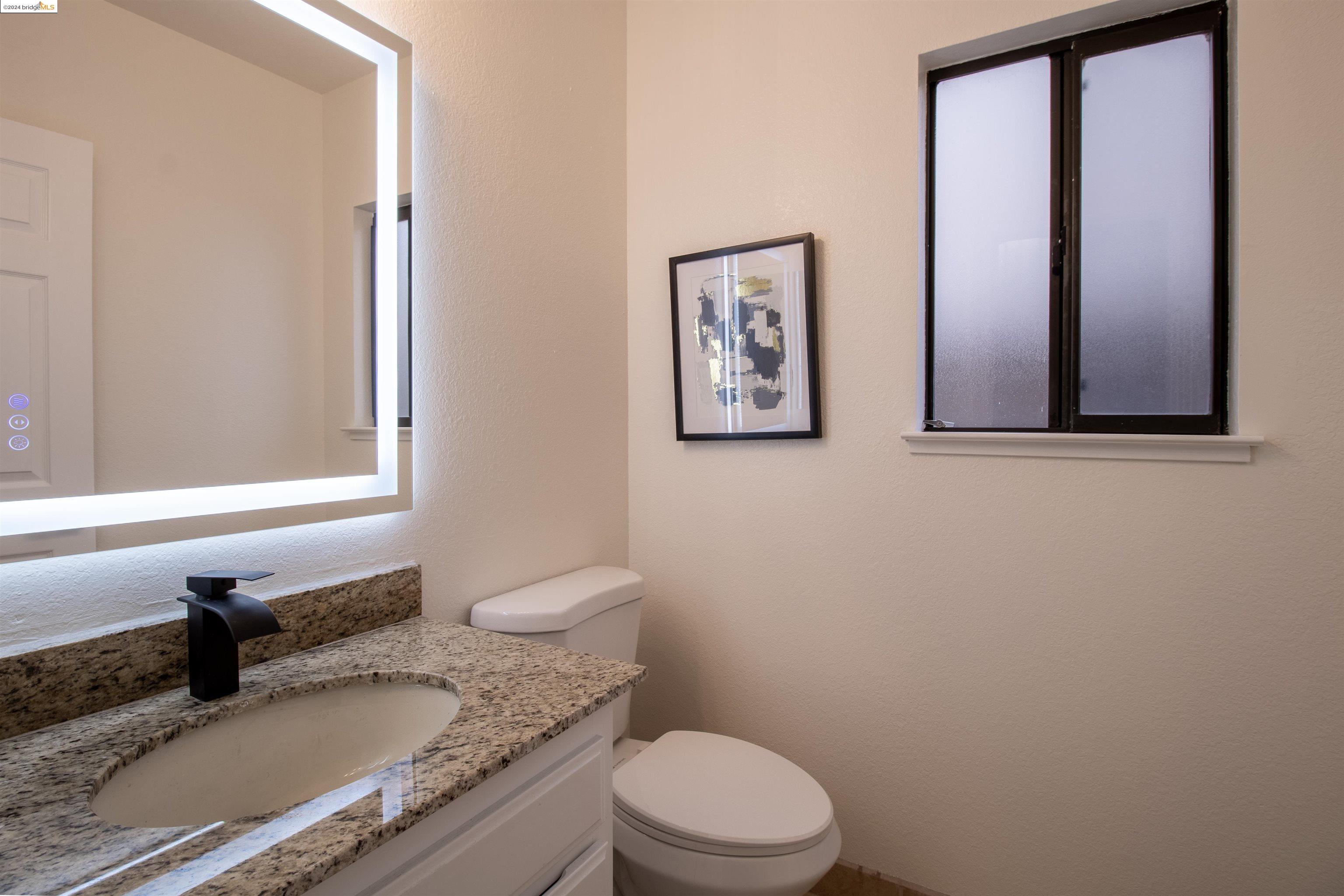 Detail Gallery Image 23 of 43 For 6205 View Crest Dr, Oakland,  CA 94619 - 3 Beds | 2/1 Baths