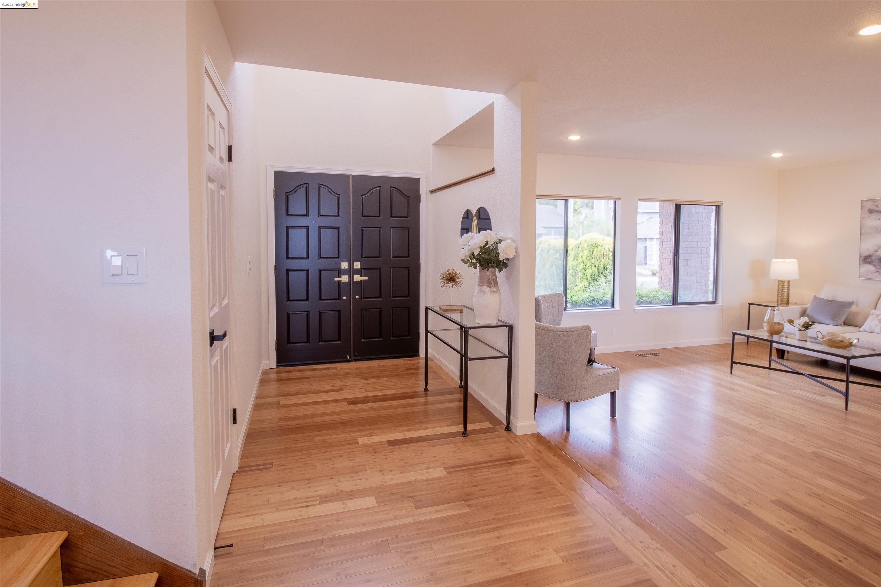 Detail Gallery Image 5 of 43 For 6205 View Crest Dr, Oakland,  CA 94619 - 3 Beds | 2/1 Baths