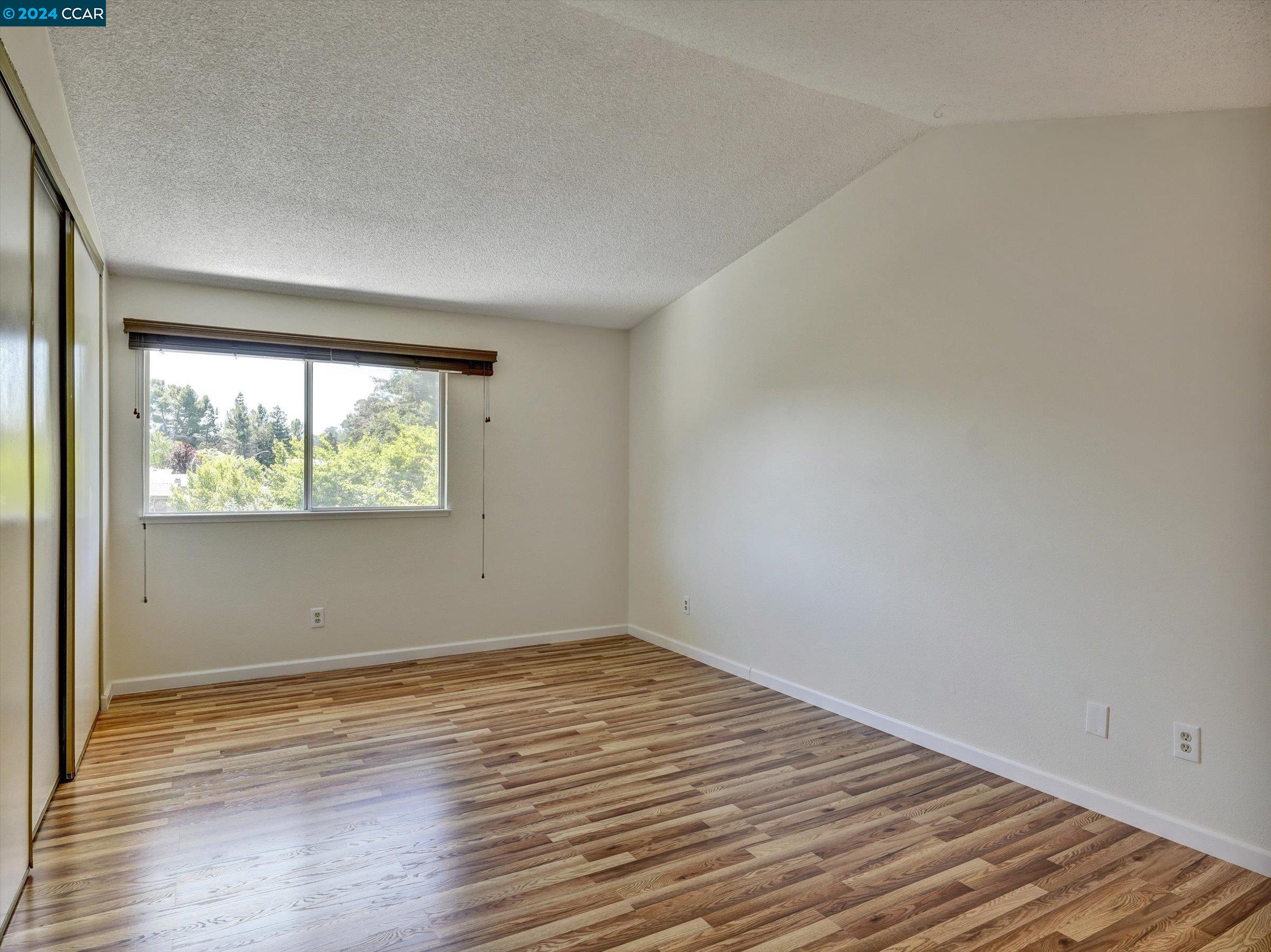Detail Gallery Image 25 of 51 For 1060 Stoneybrook Dr, Martinez,  CA 94553 - 3 Beds | 2/1 Baths