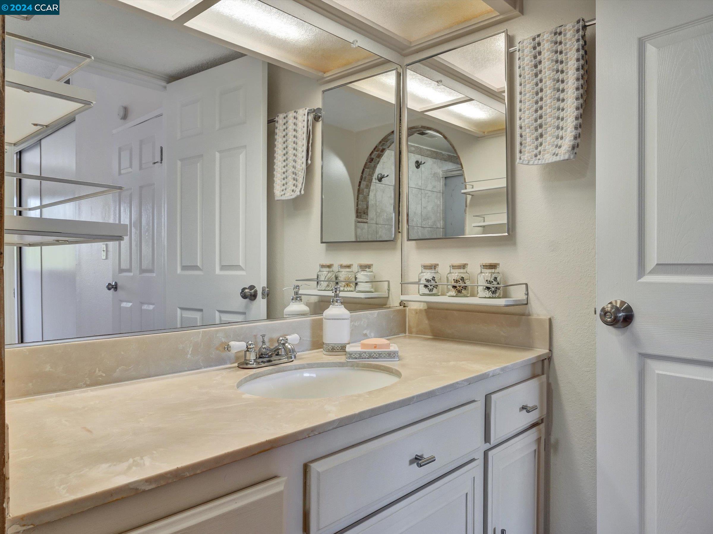 Detail Gallery Image 30 of 51 For 1060 Stoneybrook Dr, Martinez,  CA 94553 - 3 Beds | 2/1 Baths