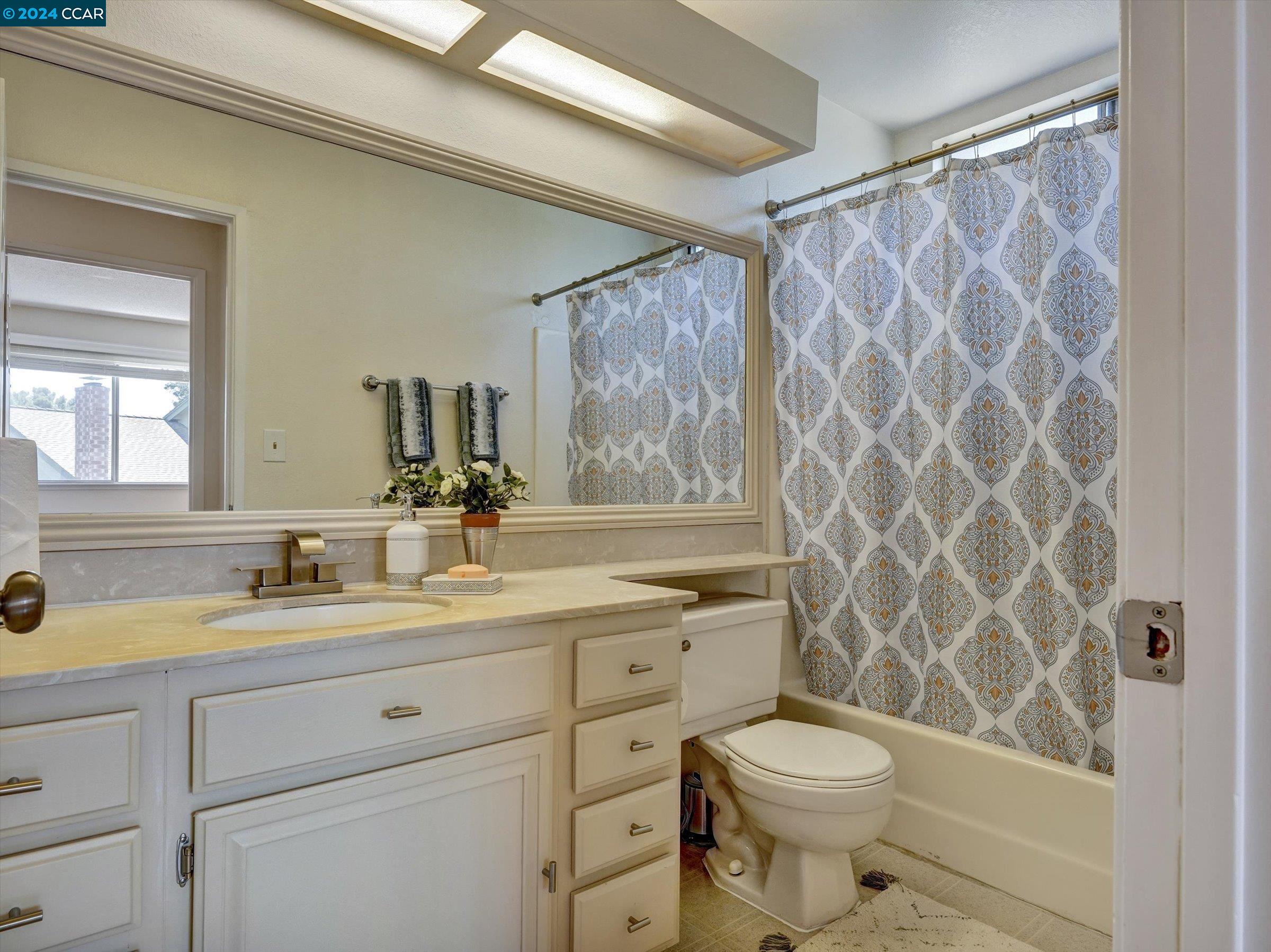 Detail Gallery Image 31 of 51 For 1060 Stoneybrook Dr, Martinez,  CA 94553 - 3 Beds | 2/1 Baths