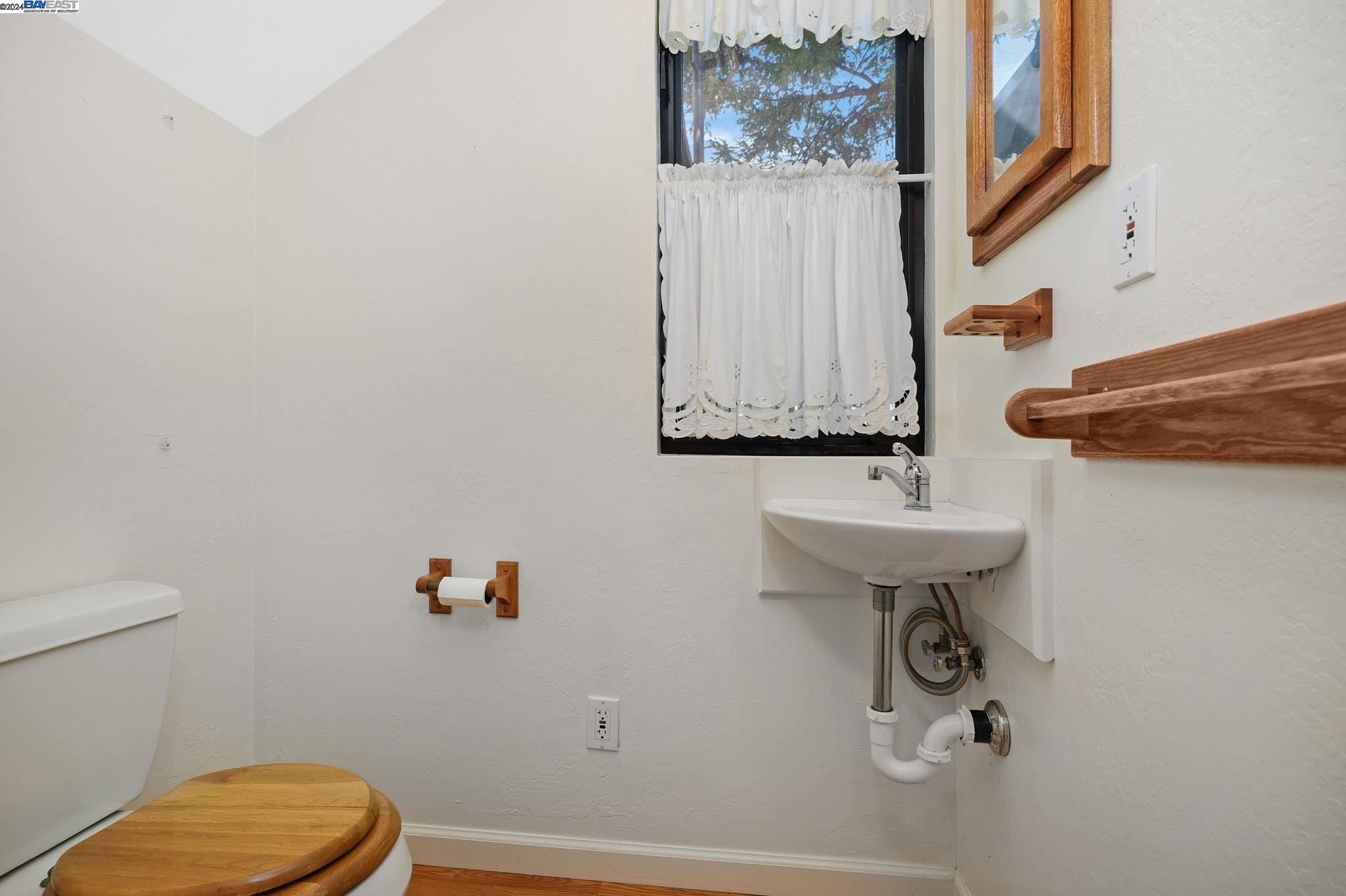 Detail Gallery Image 28 of 30 For 223 Southern Heights Blvd, San Rafael,  CA 94901 - 3 Beds | 1/1 Baths