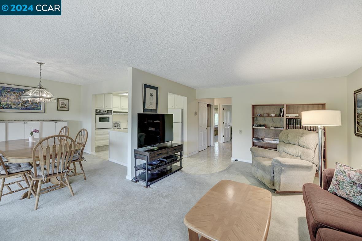Detail Gallery Image 14 of 45 For 1109 Skycrest Dr #7,  Walnut Creek,  CA 94595 - 2 Beds | 1 Baths
