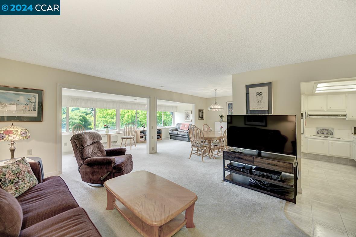 Detail Gallery Image 7 of 45 For 1109 Skycrest Dr #7,  Walnut Creek,  CA 94595 - 2 Beds | 1 Baths