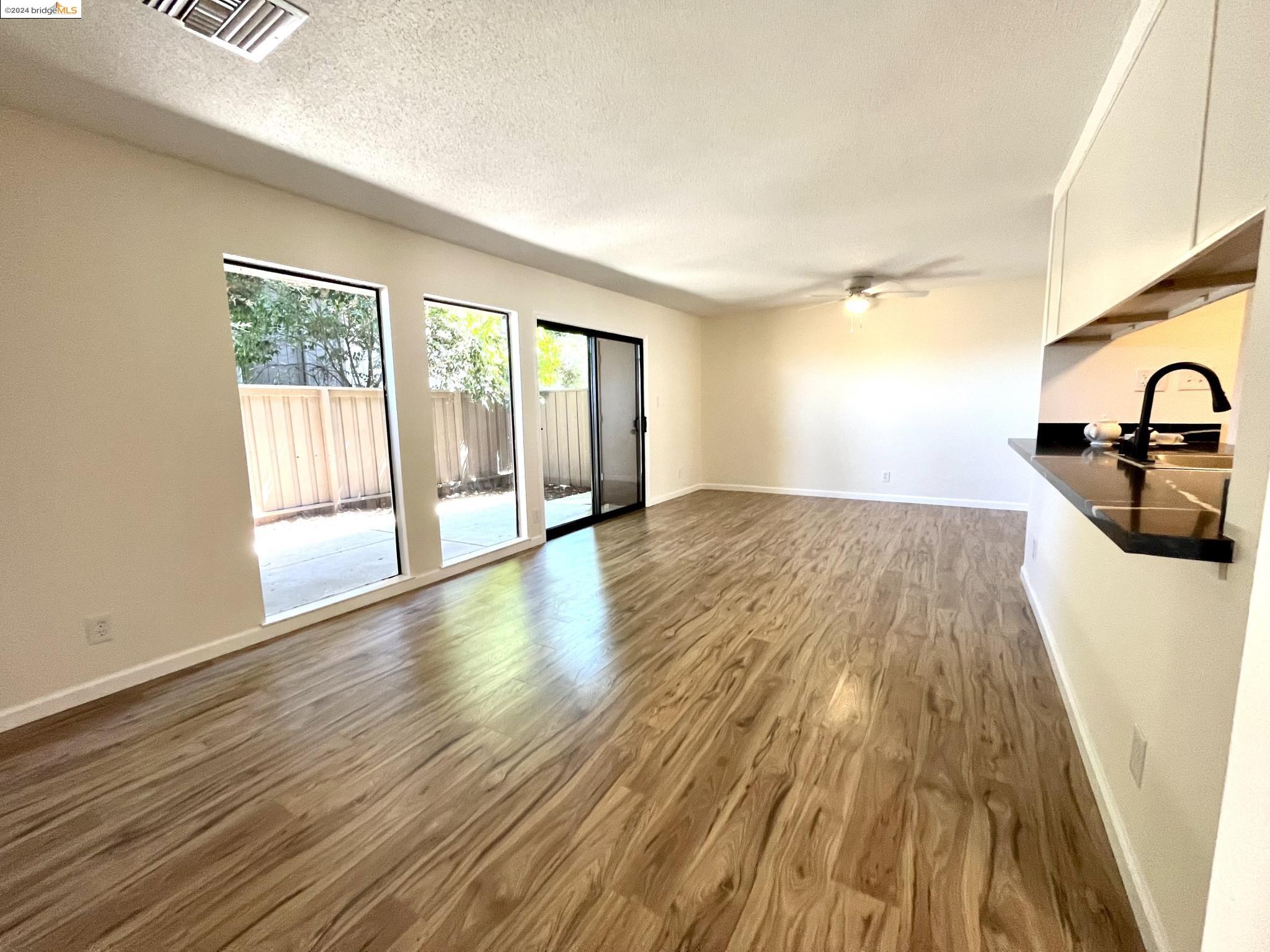 Detail Gallery Image 5 of 14 For 2415 Horizon Ln #120,  Antioch,  CA 94509 - 2 Beds | 1 Baths