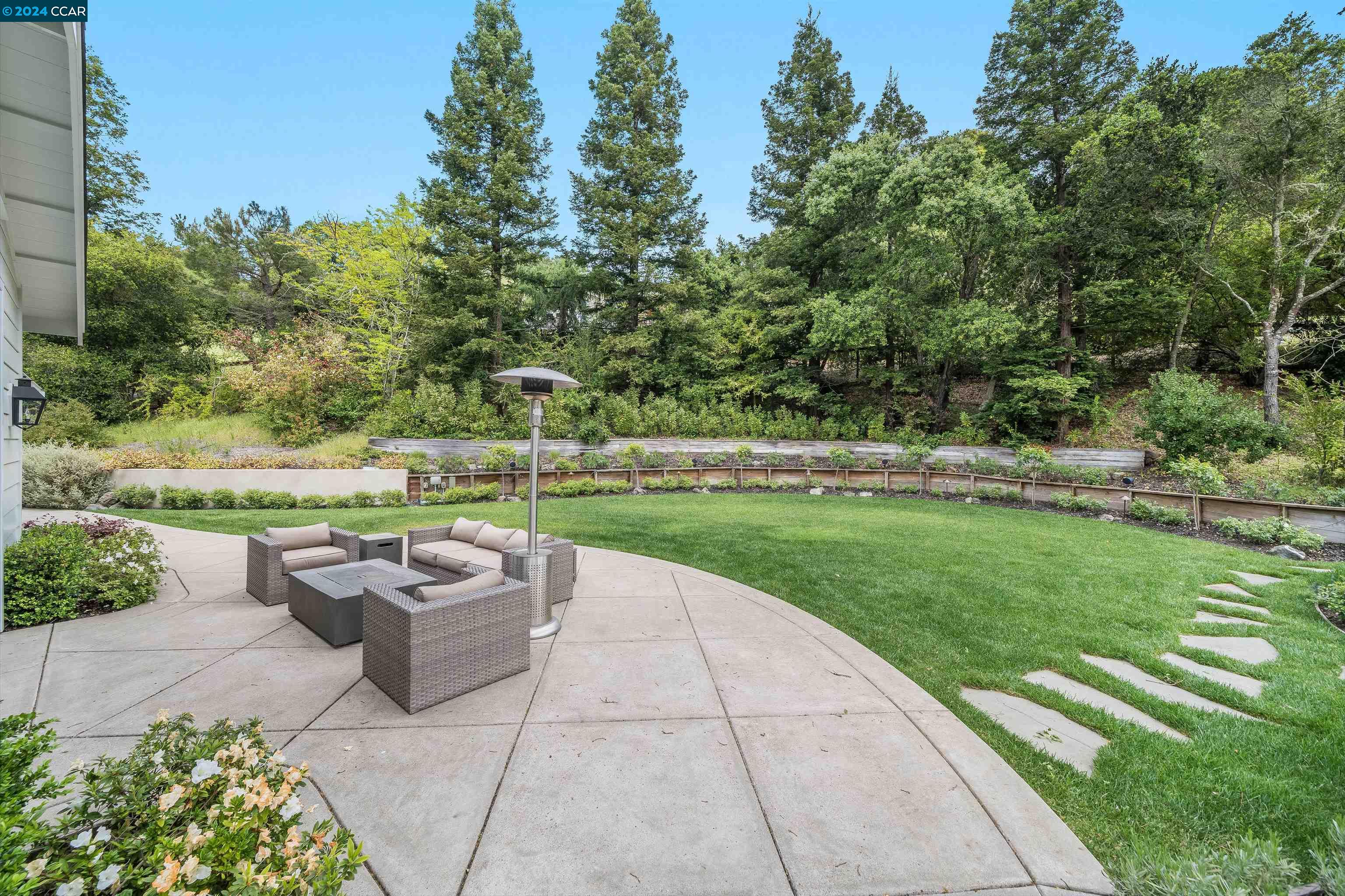 Detail Gallery Image 18 of 60 For 10 Ranch Rd, Orinda,  CA 94563 - 5 Beds | 6/3 Baths