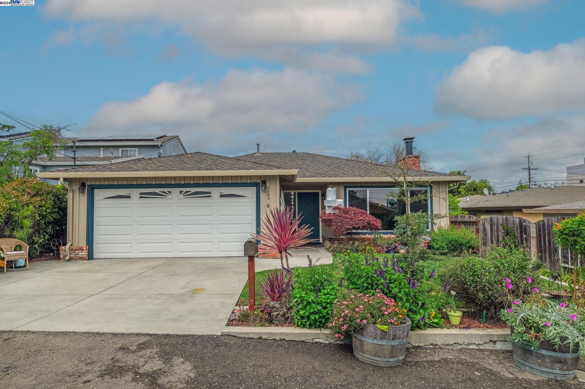 Detail Gallery Image 1 of 1 For 2594 Stanton Hill Rd, Castro Valley,  CA 94546 - 3 Beds | 2 Baths