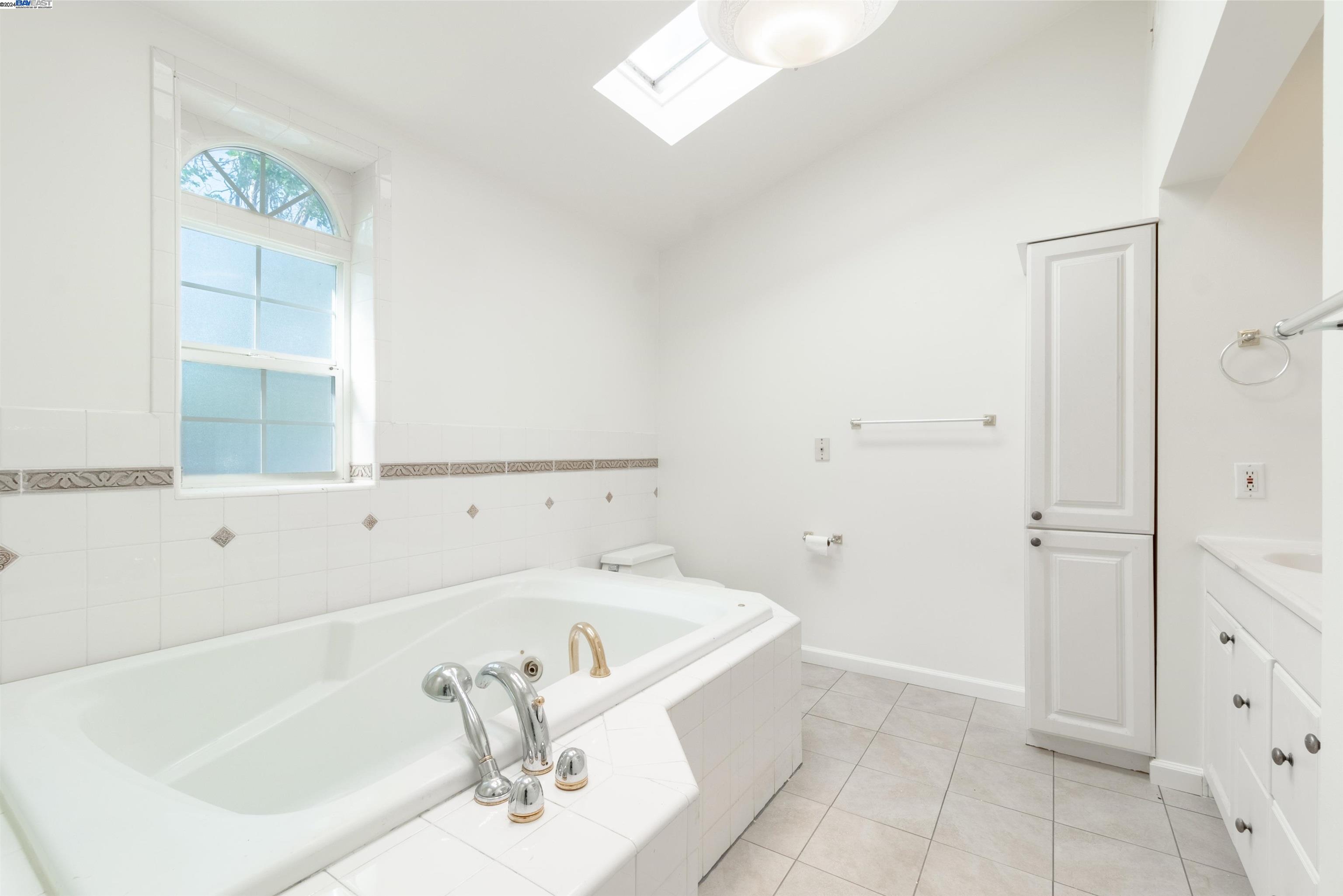 Detail Gallery Image 28 of 42 For 754 via Acalanes, San Lorenzo,  CA 94580 - 4 Beds | 2/1 Baths
