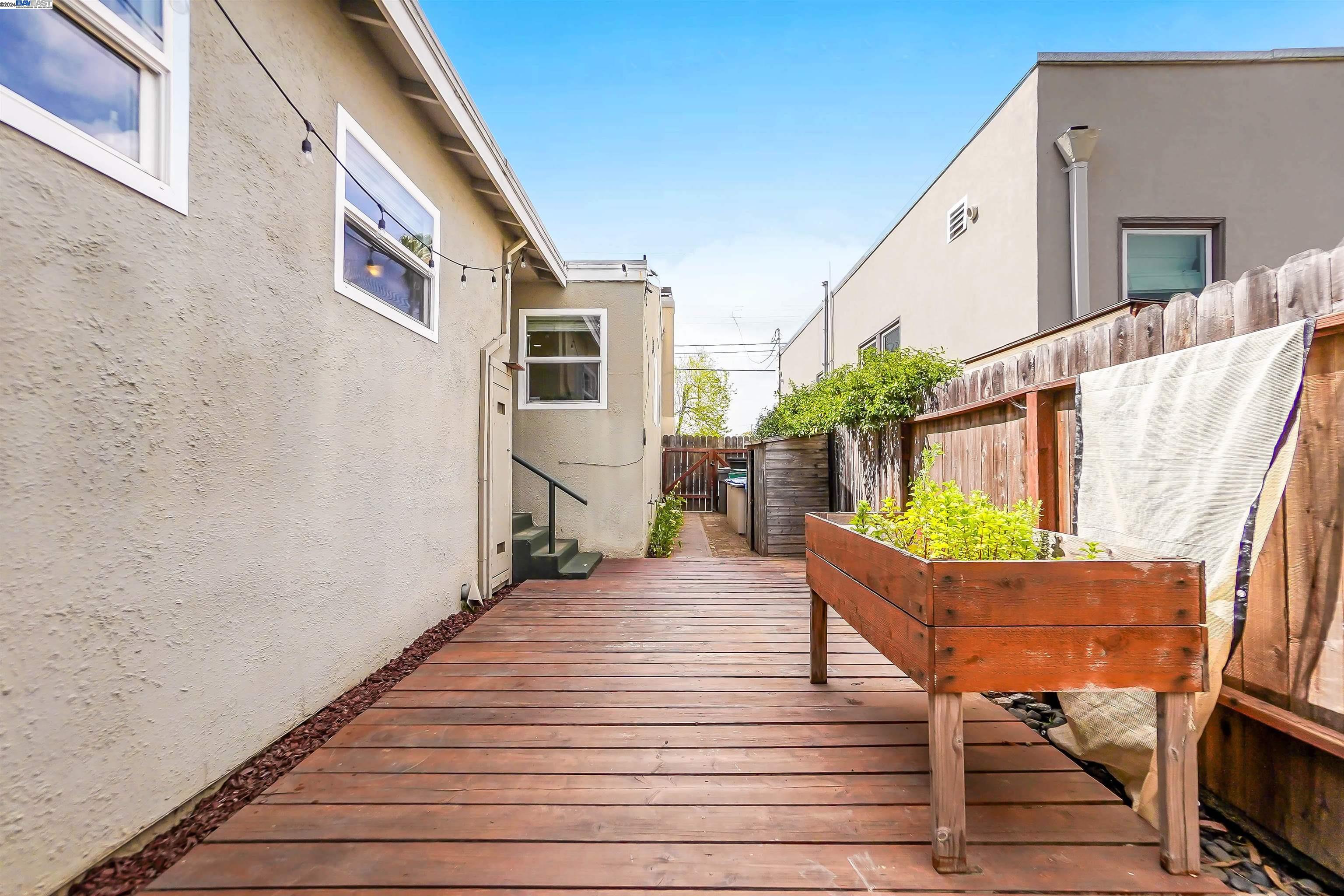 Detail Gallery Image 37 of 43 For 3226 Laurel Ave, Oakland,  CA 94602 - 2 Beds | 2 Baths