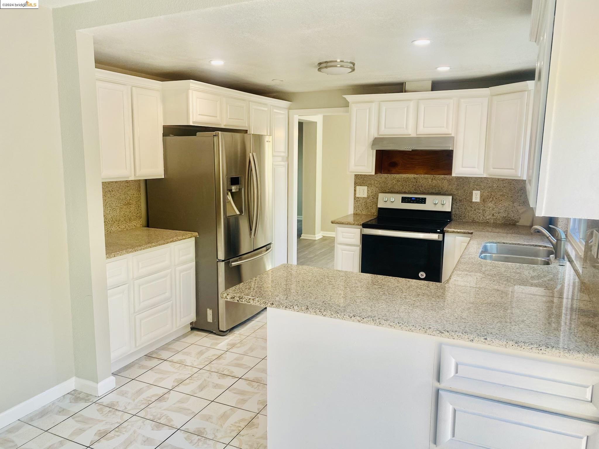 Detail Gallery Image 2 of 22 For 1151 Williams, Hercules,  CA 94547 - 4 Beds | 2/1 Baths