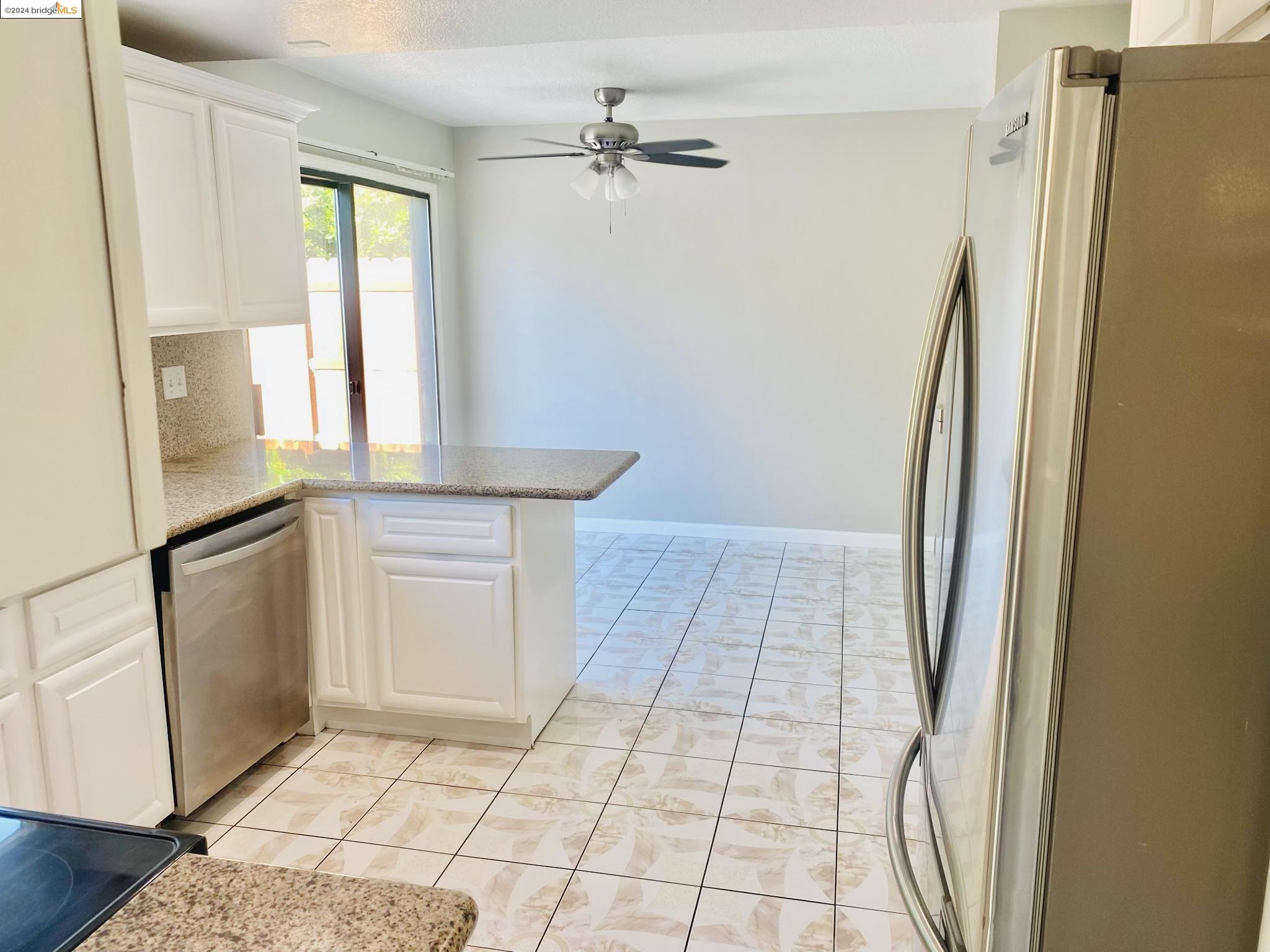 Detail Gallery Image 3 of 22 For 1151 Williams, Hercules,  CA 94547 - 4 Beds | 2/1 Baths