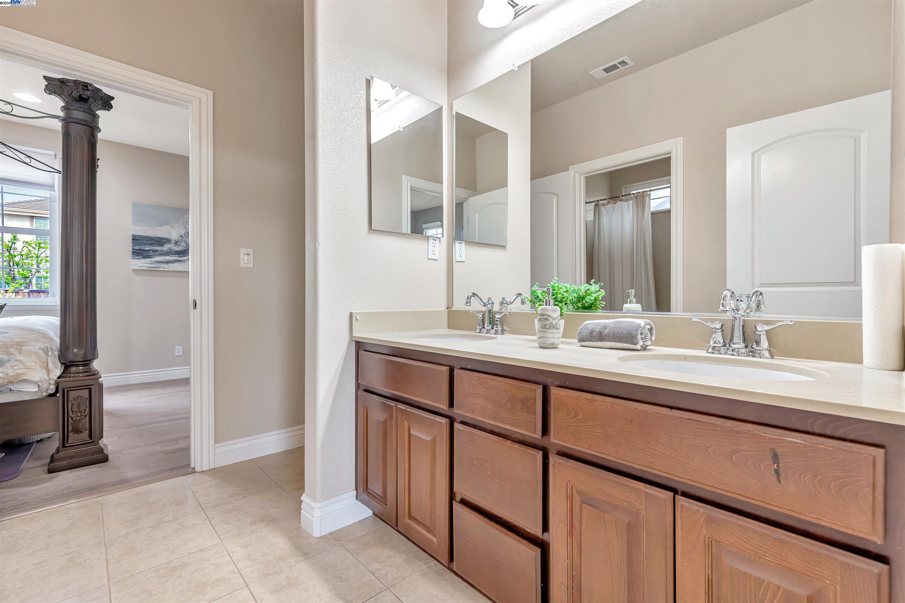 Detail Gallery Image 31 of 50 For 2750 Piccadilly Cir, San Ramon,  CA 94582 - 5 Beds | 4/1 Baths