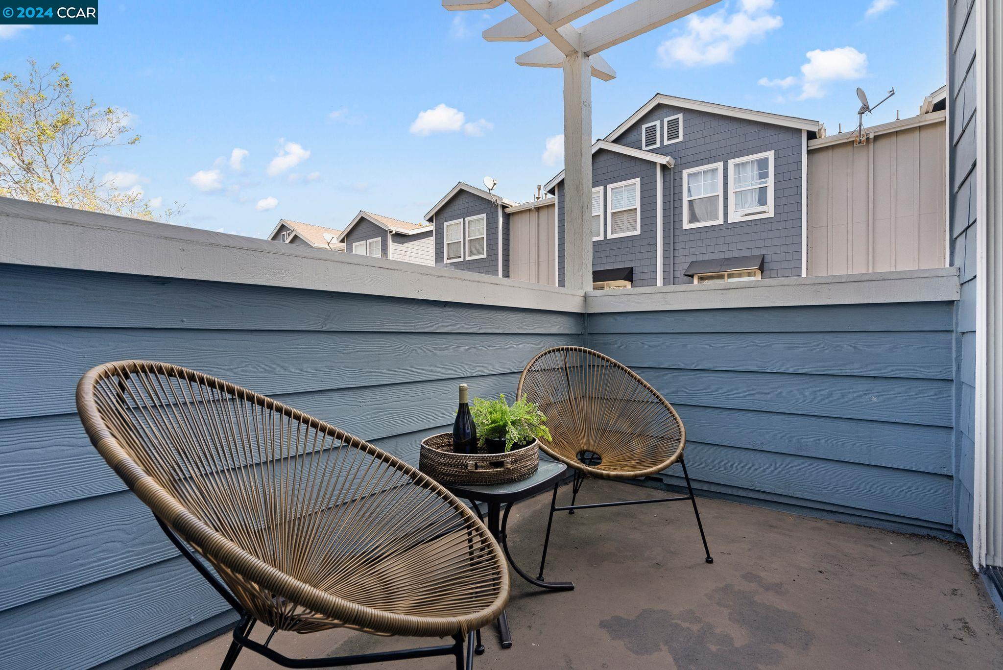 Detail Gallery Image 9 of 25 For 663 Arcadia Dr, Hayward,  CA 94541 - 2 Beds | 2/1 Baths