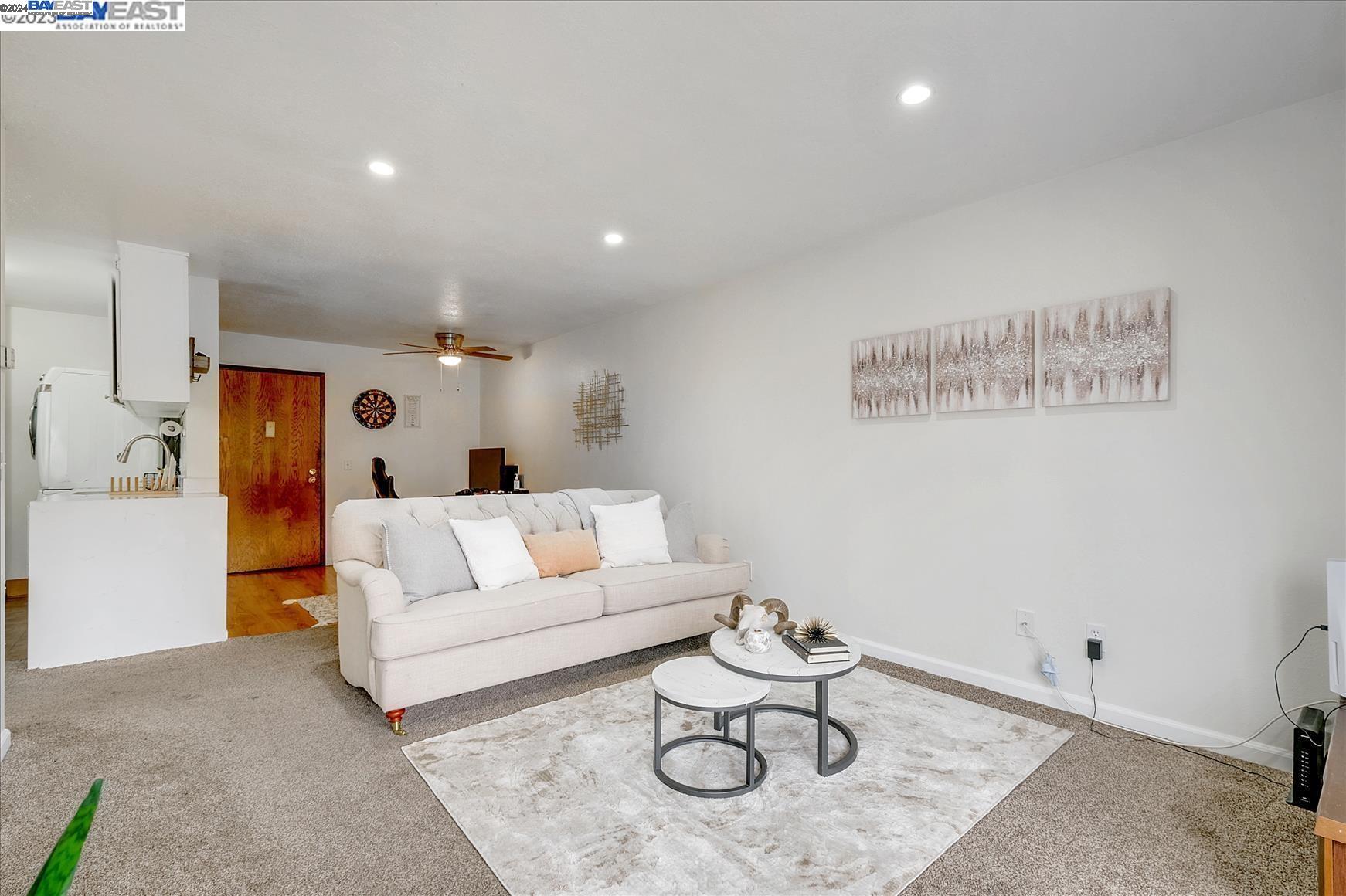 Detail Gallery Image 4 of 14 For 325 Valle Vista Ave #104,  Hayward,  CA 94544 - 2 Beds | 2 Baths