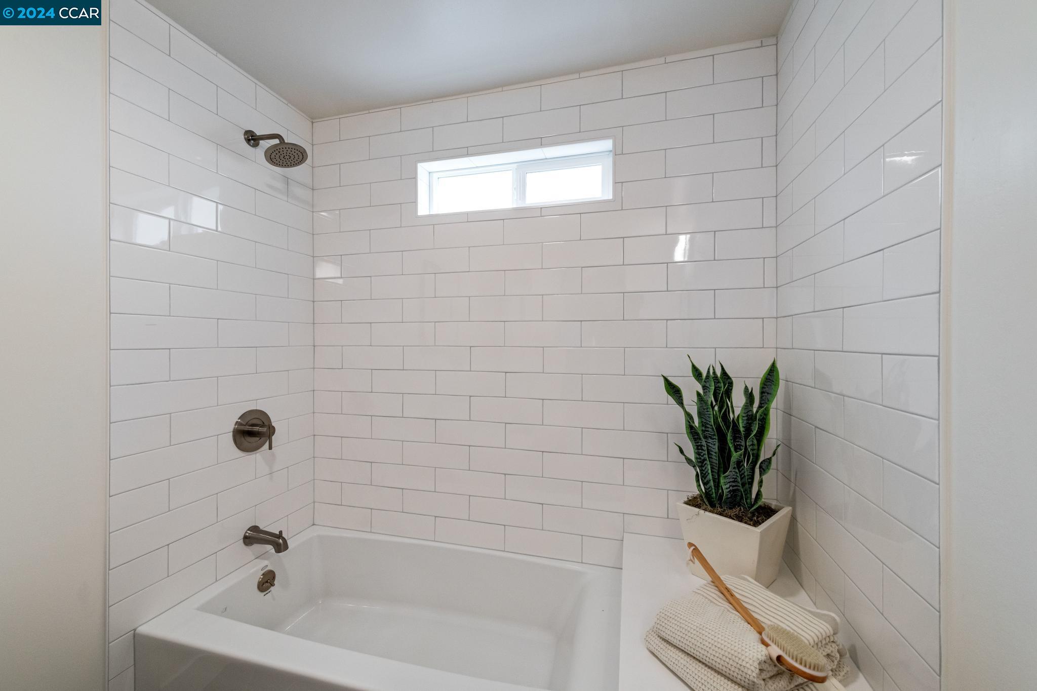 Detail Gallery Image 34 of 59 For 5510 Dover St, Oakland,  CA 94609 - 4 Beds | 2 Baths