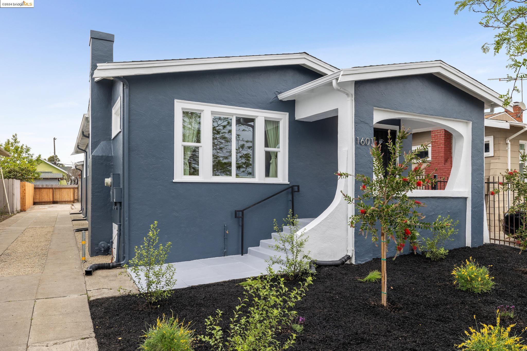Detail Gallery Image 2 of 38 For 1601 73rd Ave, Oakland,  CA 94621 - 3 Beds | 2 Baths