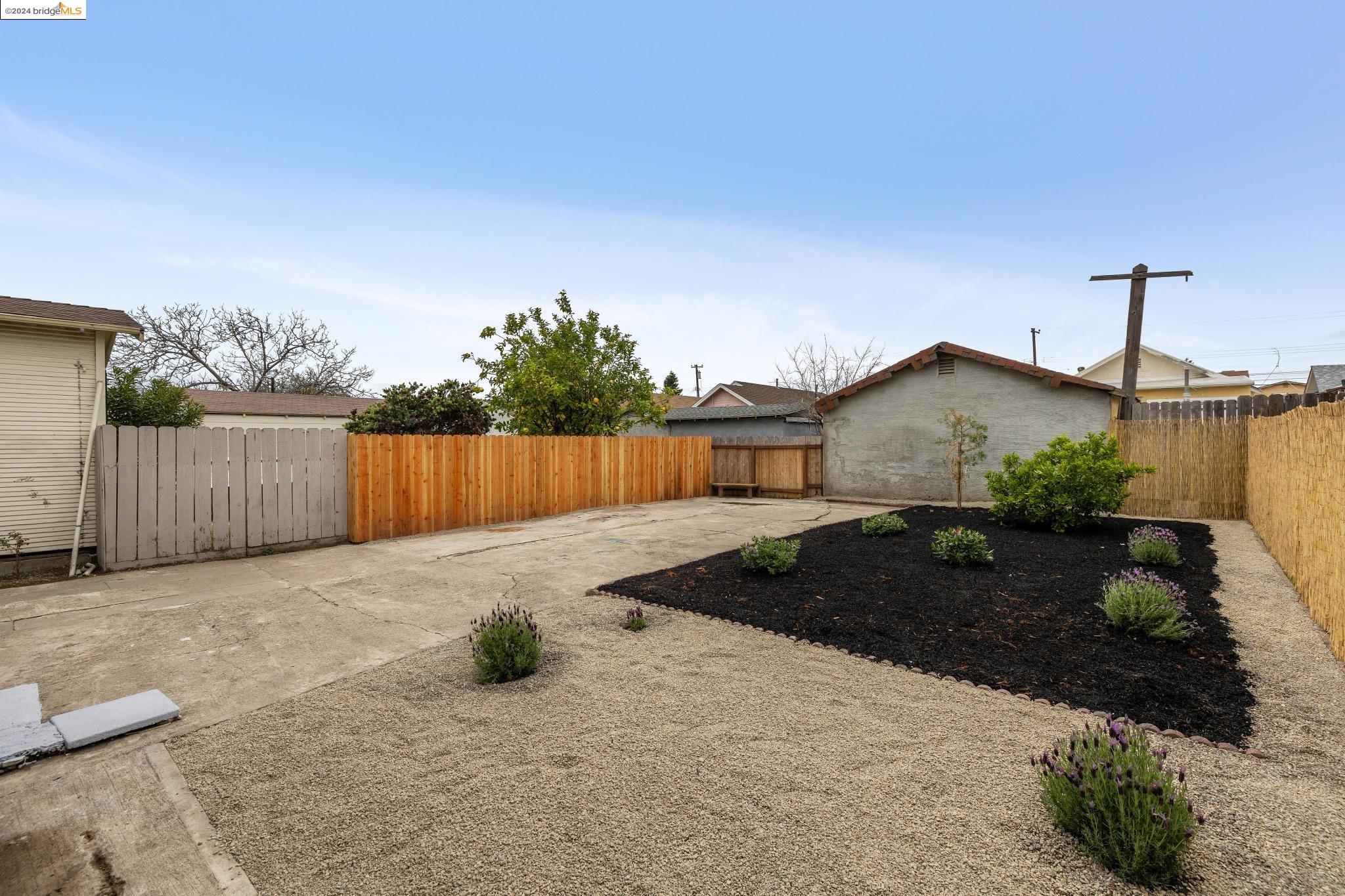 Detail Gallery Image 33 of 38 For 1601 73rd Ave, Oakland,  CA 94621 - 3 Beds | 2 Baths