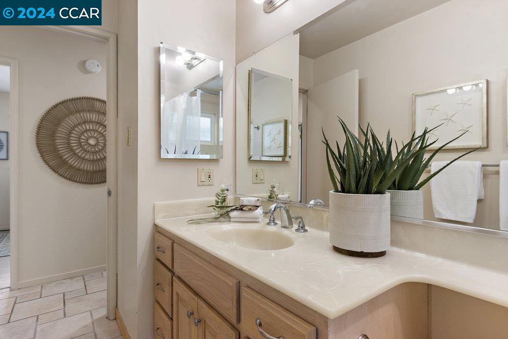 Detail Gallery Image 24 of 36 For 726 Ulfinian Way, Martinez,  CA 94553 - 3 Beds | 2 Baths