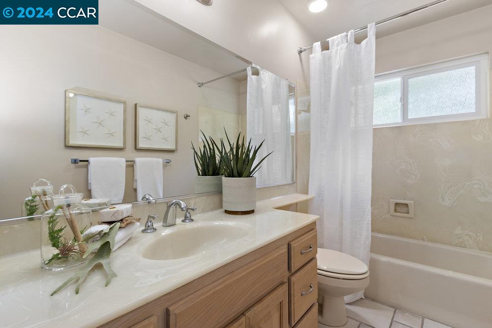 Detail Gallery Image 28 of 36 For 726 Ulfinian Way, Martinez,  CA 94553 - 3 Beds | 2 Baths