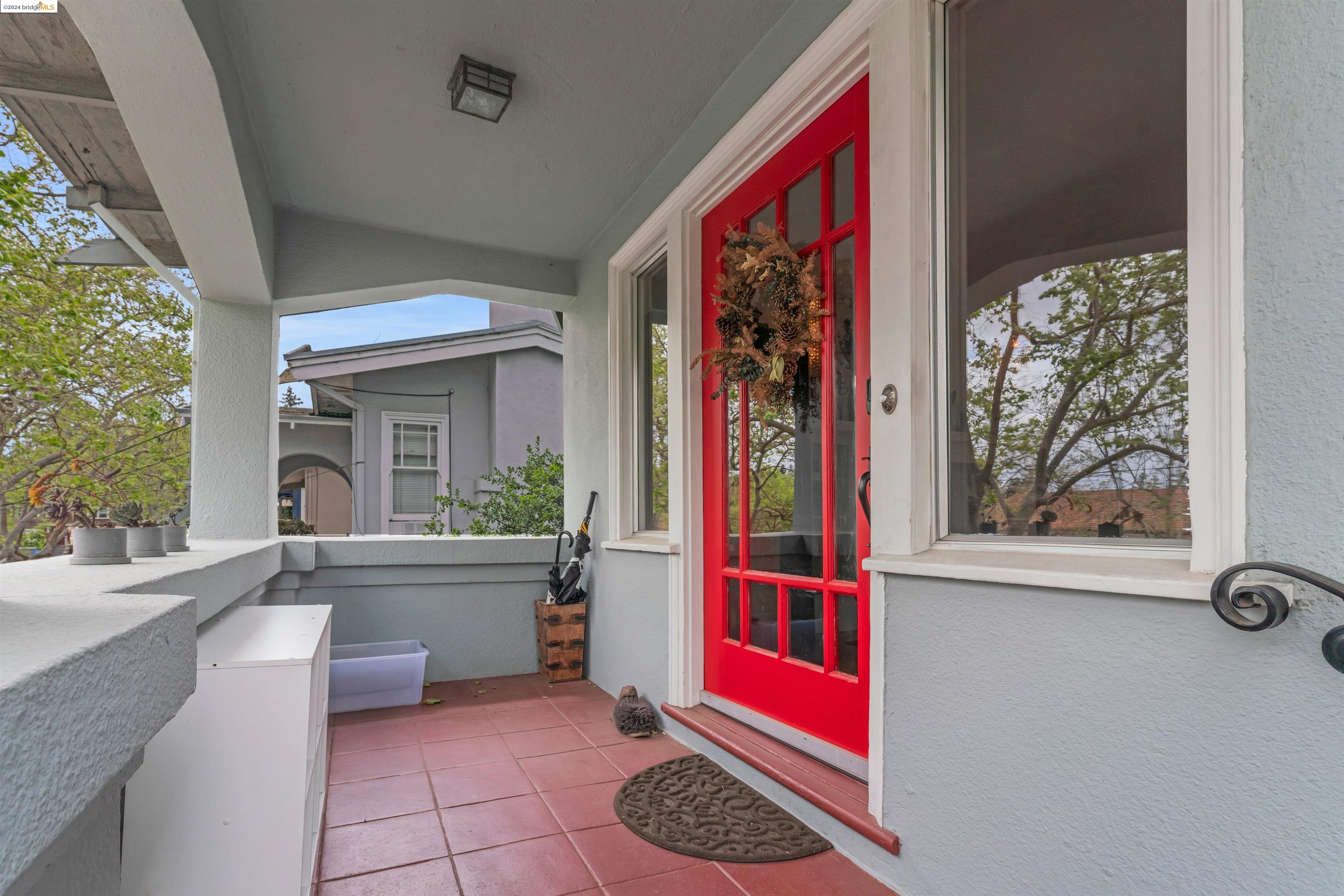 Detail Gallery Image 4 of 46 For 127 Lake Ave, Piedmont,  CA 94611 - 3 Beds | 2/1 Baths
