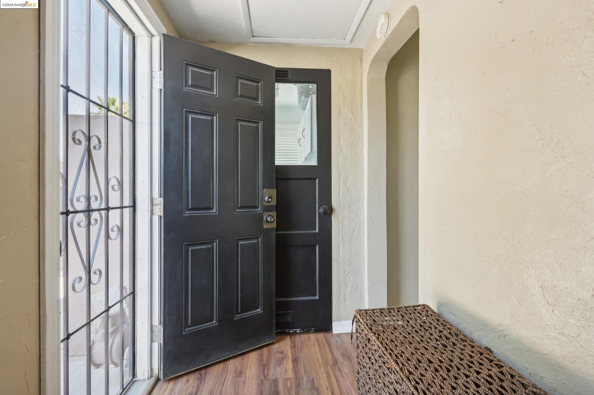 Detail Gallery Image 12 of 29 For 810 W J St, Los Banos,  CA 93635 - 3 Beds | 2 Baths