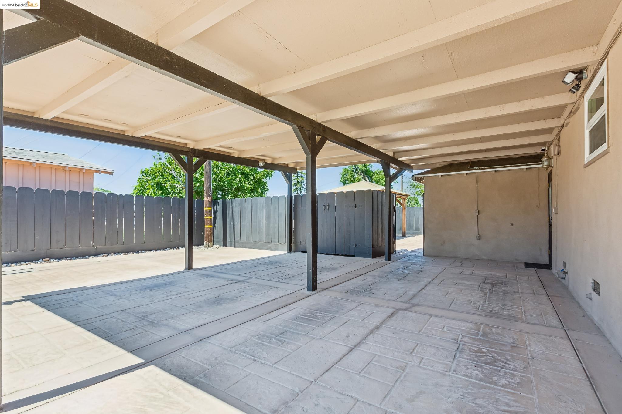 Detail Gallery Image 7 of 29 For 810 W J St, Los Banos,  CA 93635 - 3 Beds | 2 Baths