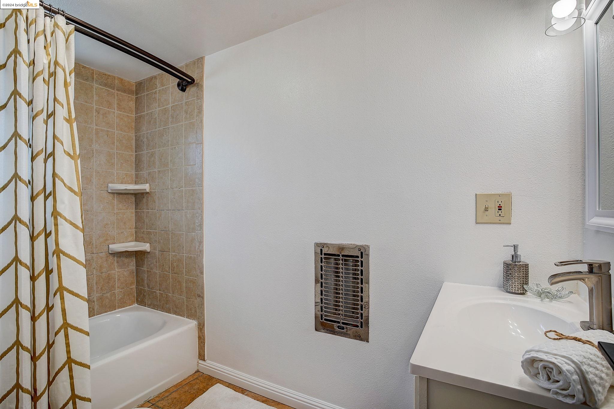 Detail Gallery Image 14 of 46 For 907 Veale Ave, Martinez,  CA 94553 - 3 Beds | 2 Baths
