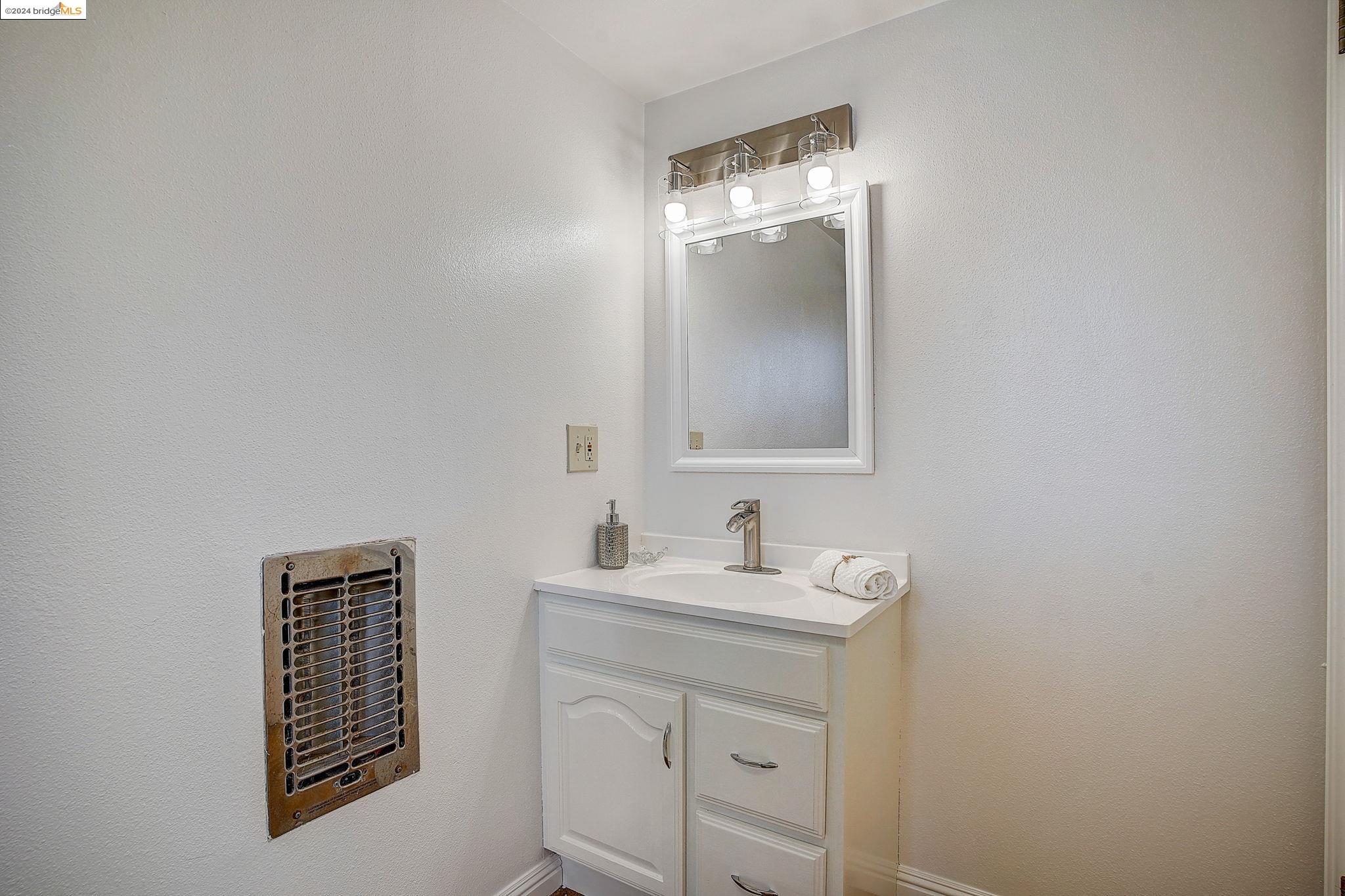 Detail Gallery Image 16 of 46 For 907 Veale Ave, Martinez,  CA 94553 - 3 Beds | 2 Baths