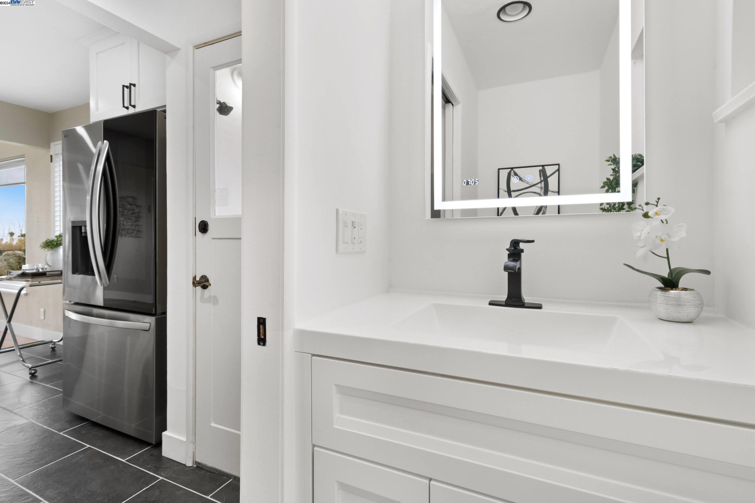 Detail Gallery Image 16 of 34 For 6807 Del Monte Ave, Richmond,  CA 94805-2046 - 2 Beds | 1/1 Baths