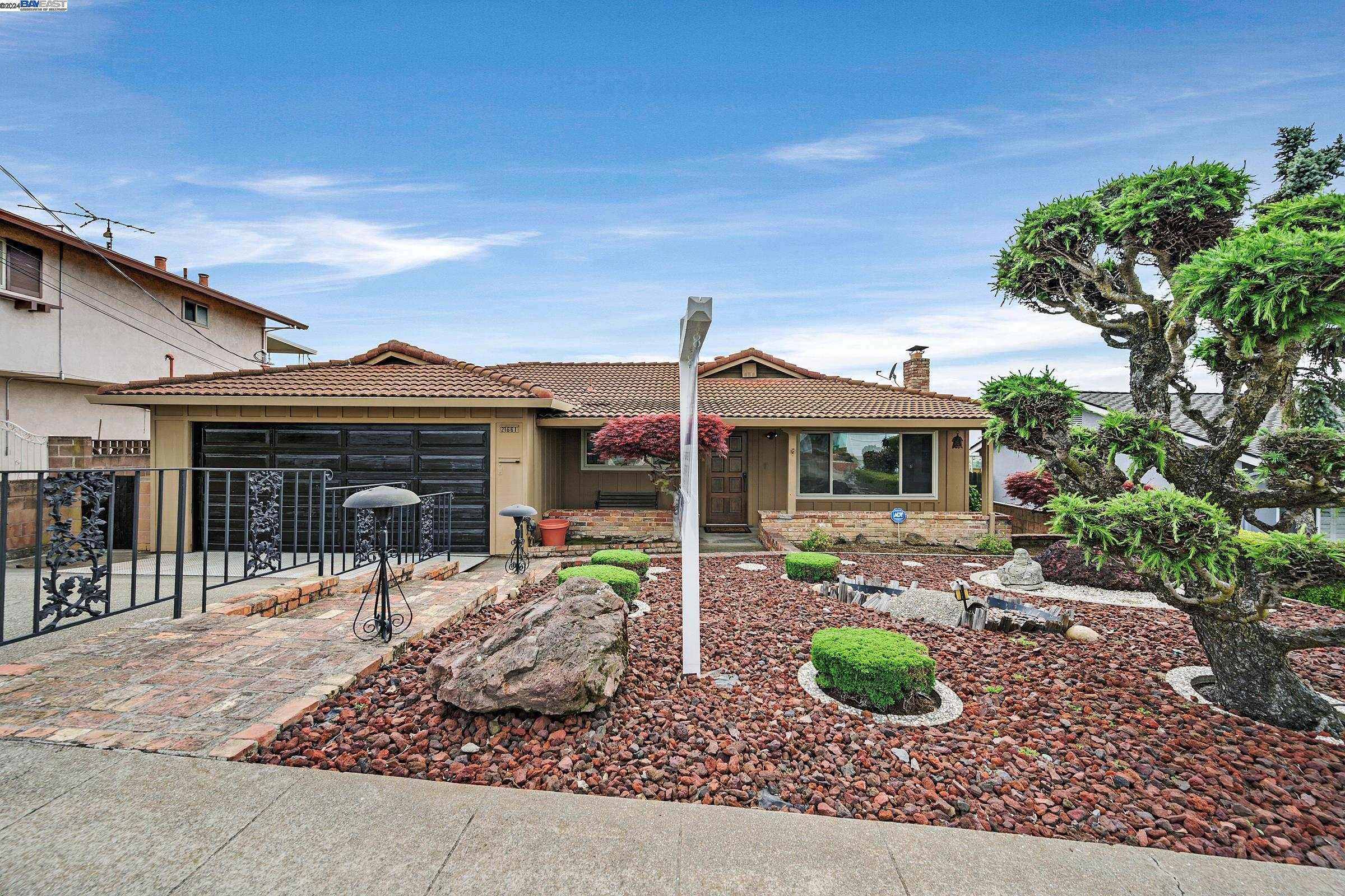 Detail Gallery Image 1 of 1 For 21661 Knoll Way, Castro Valley,  CA 94546 - 3 Beds | 2 Baths