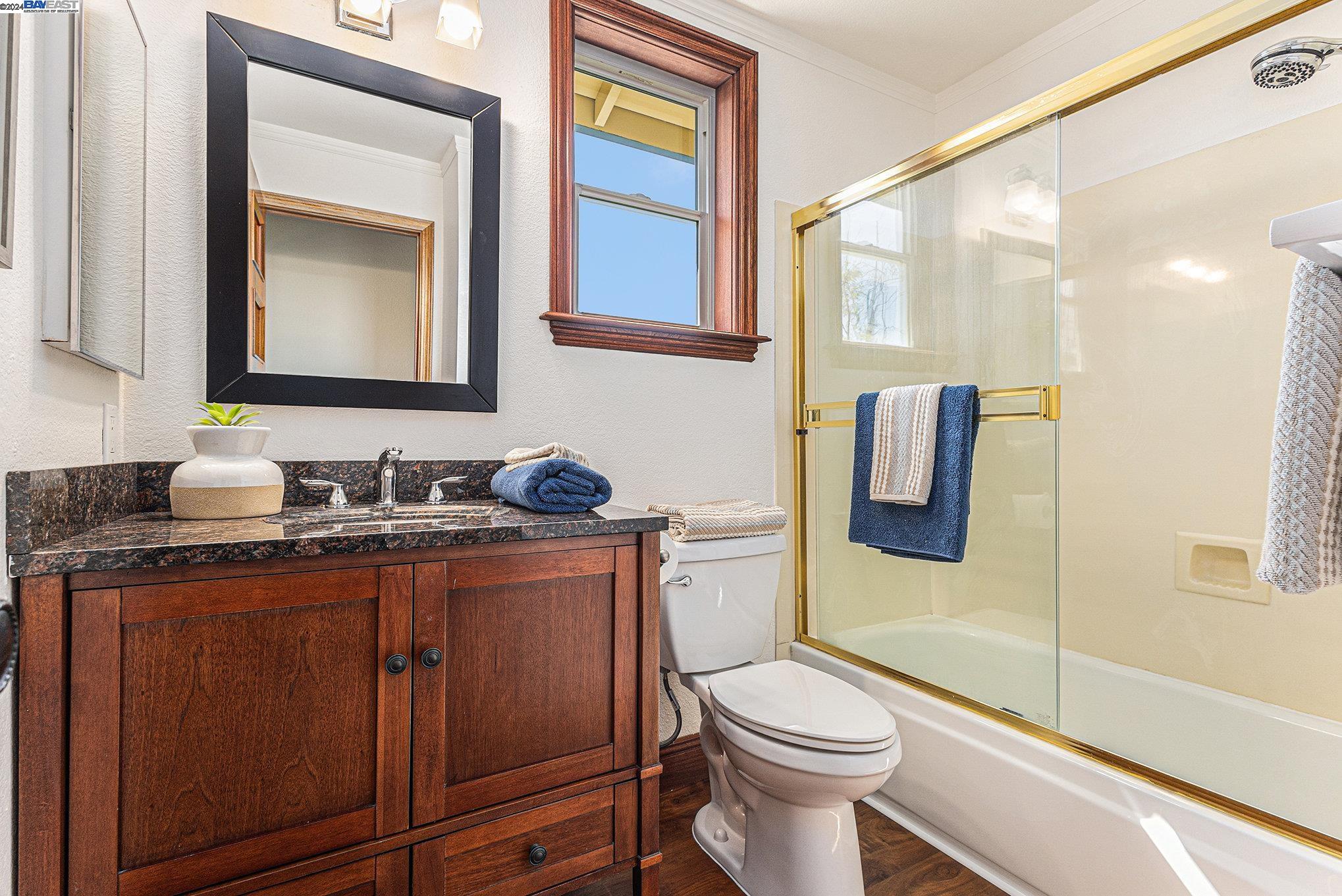 Detail Gallery Image 31 of 44 For 33 Killybegs Rd., Alameda,  CA 94502 - 4 Beds | 2/1 Baths