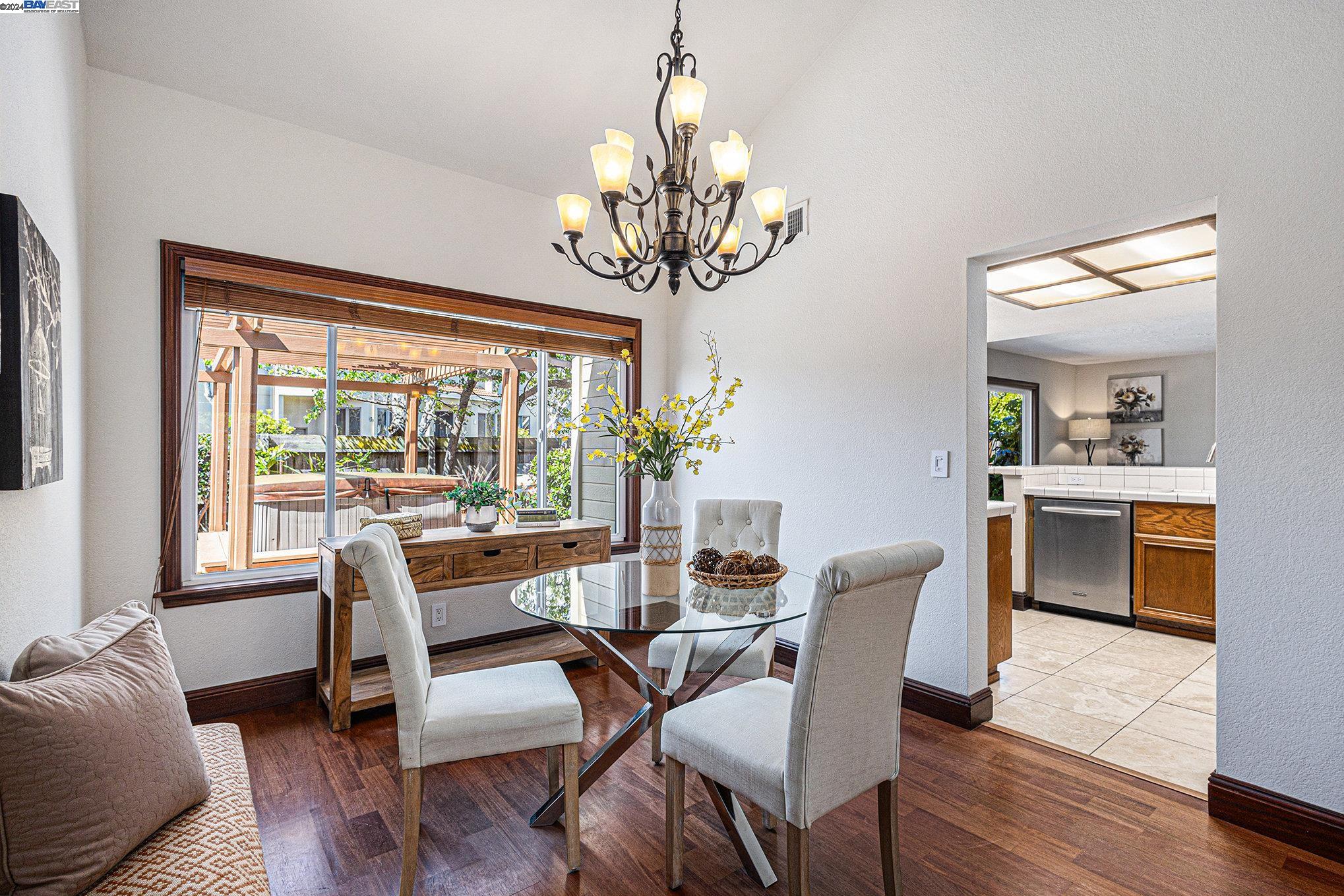 Detail Gallery Image 9 of 44 For 33 Killybegs Rd., Alameda,  CA 94502 - 4 Beds | 2/1 Baths