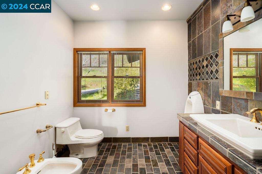 Detail Gallery Image 20 of 57 For 13082 Turkey Point Cir, Penn Valley,  CA 95946 - 4 Beds | 3/1 Baths