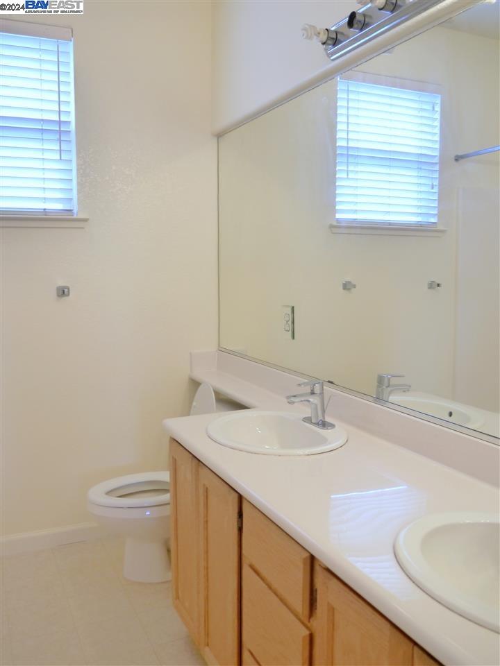 Detail Gallery Image 5 of 15 For 2442 Colby Ct., Tracy,  CA 95377 - 4 Beds | 3 Baths