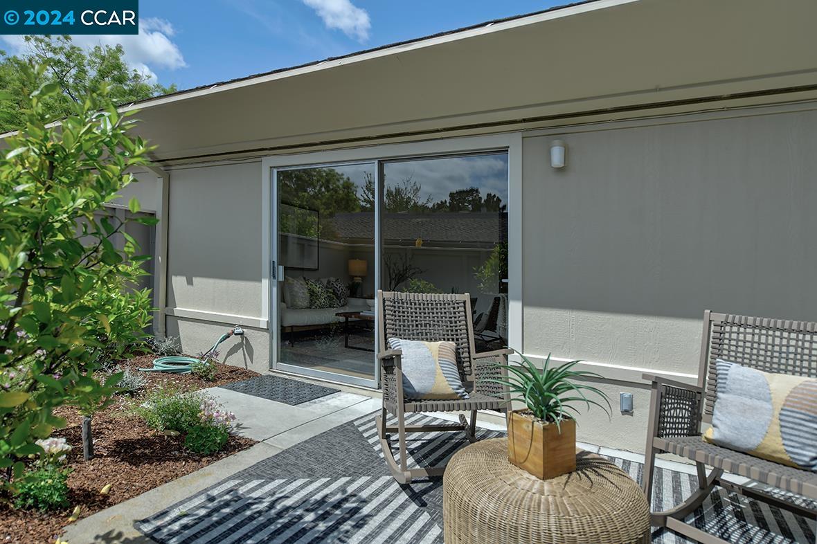 Detail Gallery Image 2 of 44 For 2209 Pine Knoll Dr #2,  Walnut Creek,  CA 94595 - 1 Beds | 1 Baths