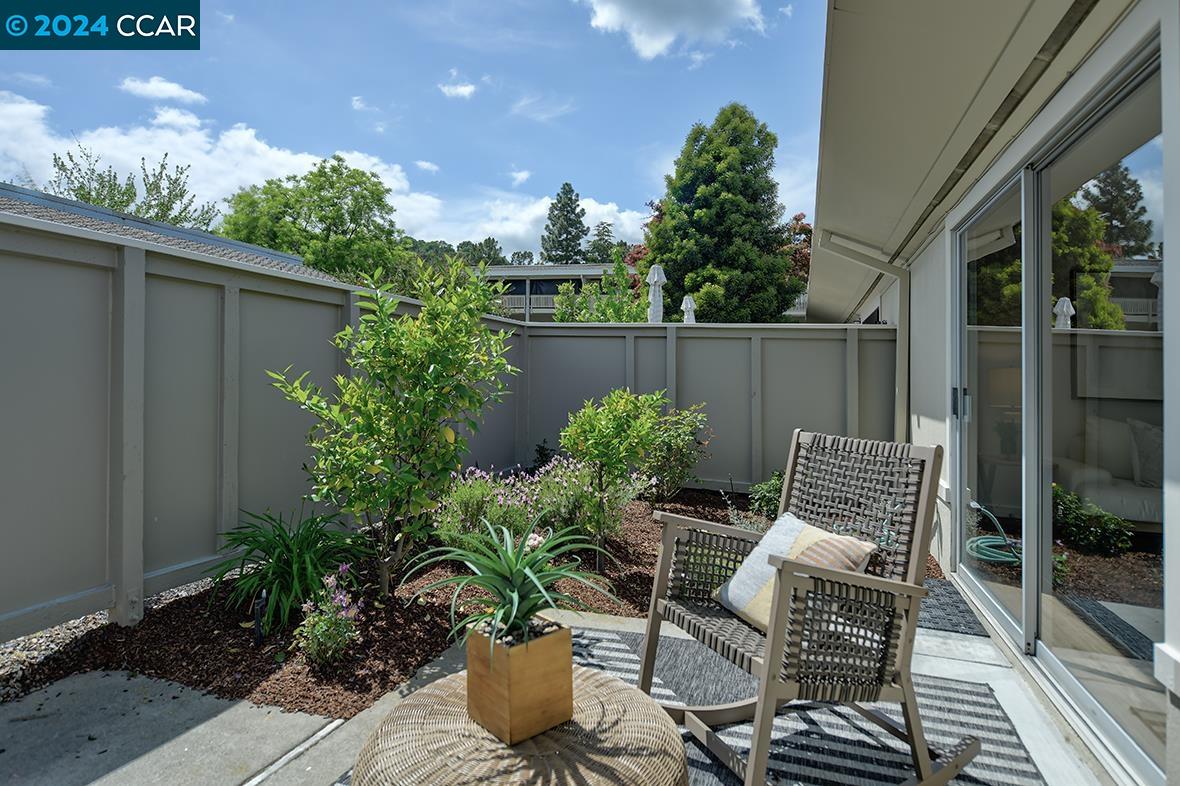 Detail Gallery Image 3 of 44 For 2209 Pine Knoll Dr #2,  Walnut Creek,  CA 94595 - 1 Beds | 1 Baths
