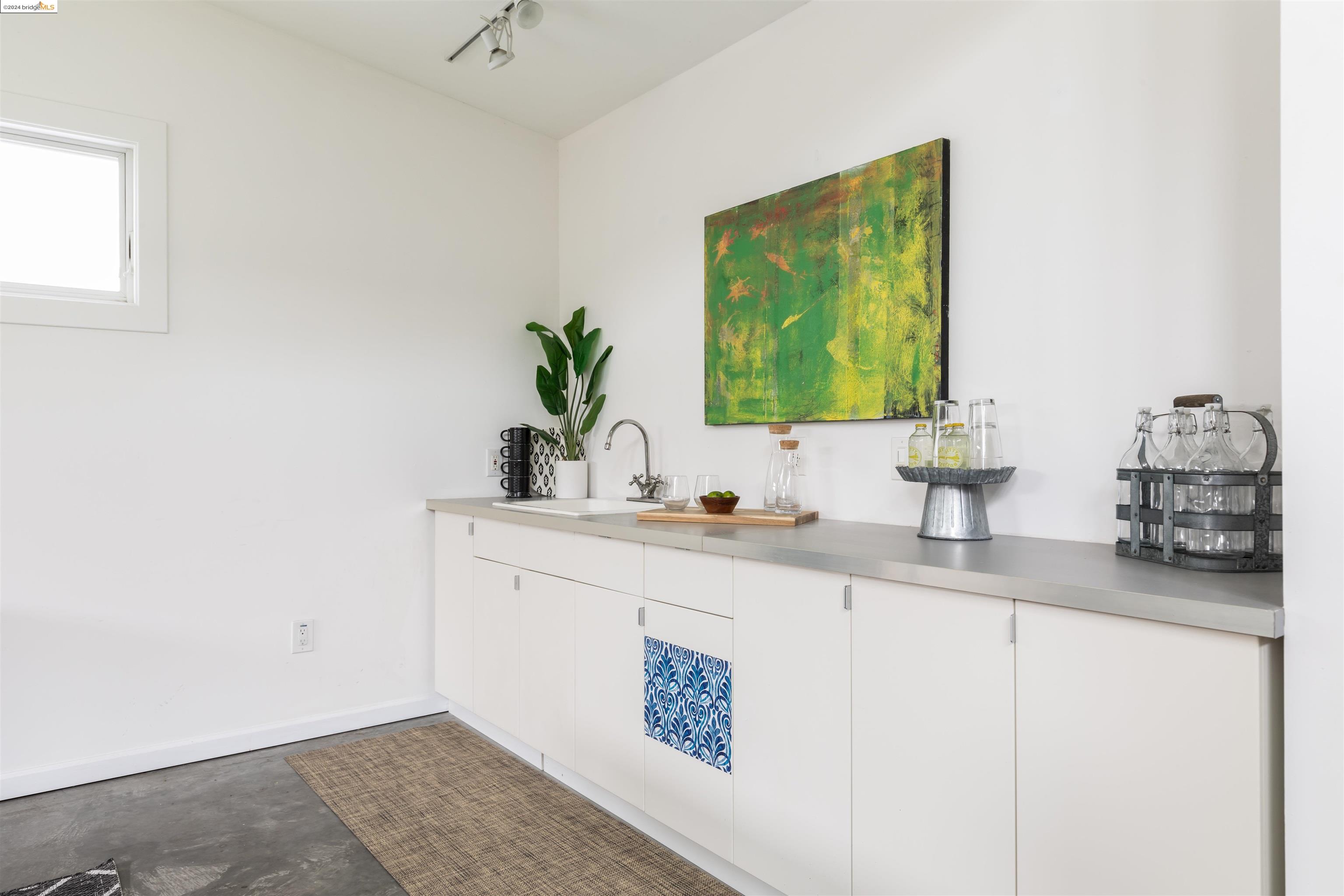 Detail Gallery Image 30 of 43 For 5528 Dover St, Oakland,  CA 94609 - 5 Beds | 2 Baths