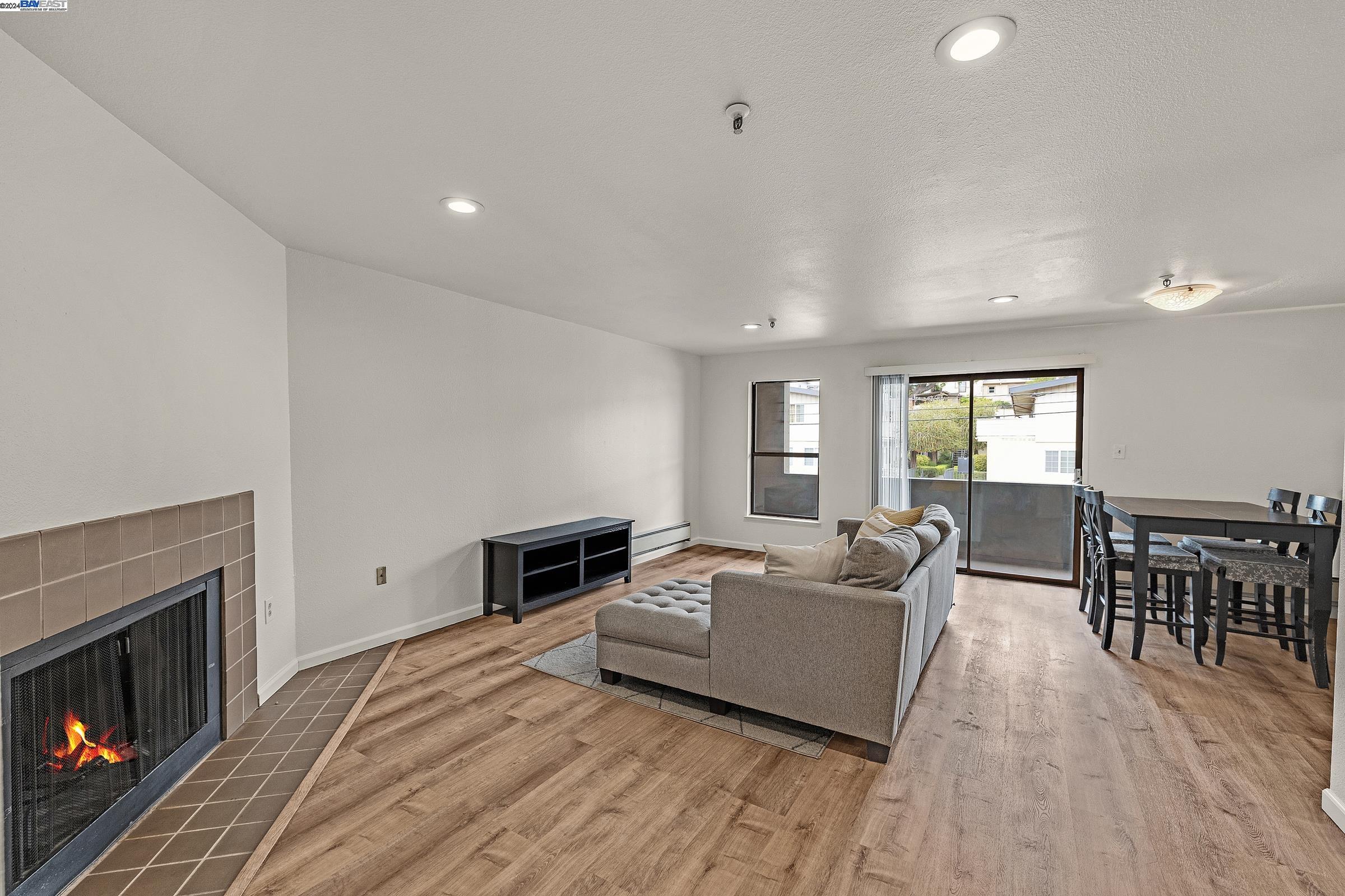 Detail Gallery Image 3 of 29 For 2917 Macarthur Blvd 2b,  Oakland,  CA 94602 - 1 Beds | 1/1 Baths