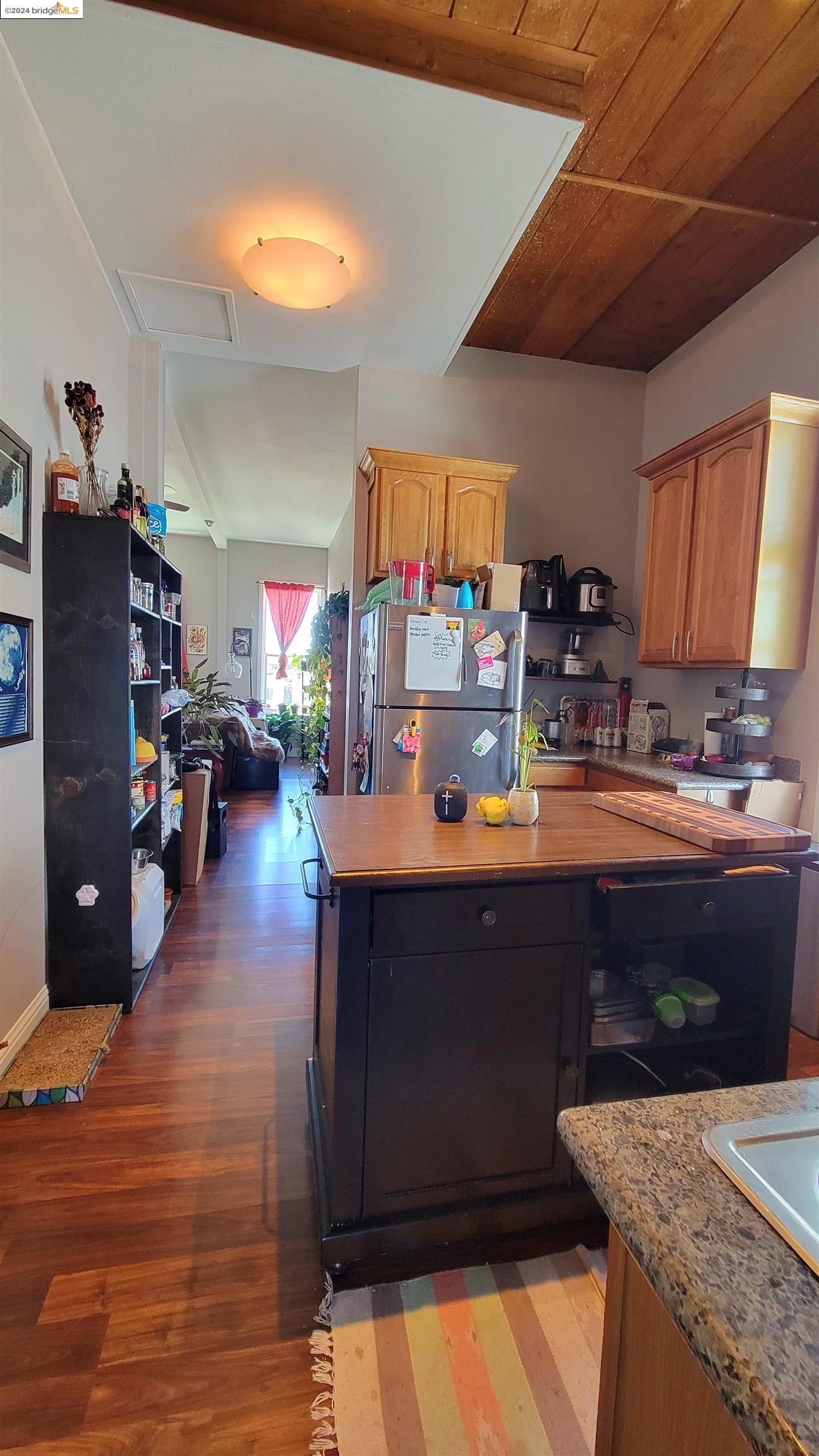 Detail Gallery Image 6 of 42 For 842 30th St, Oakland,  CA 94608 - – Beds | – Baths