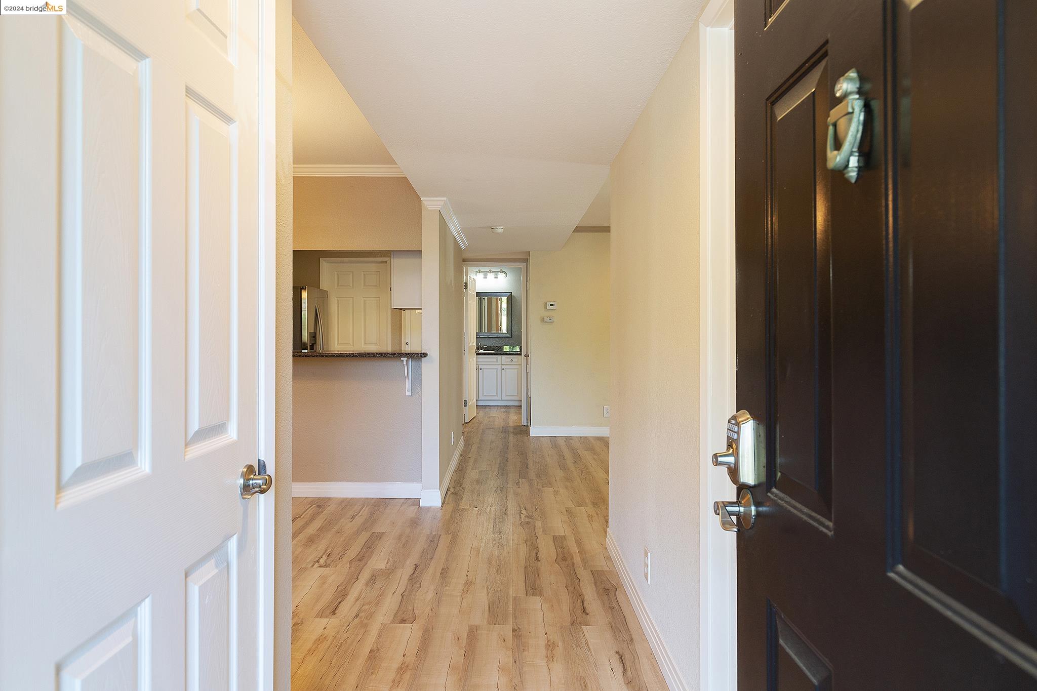 Detail Gallery Image 2 of 30 For 615 Canyon Oaks Dr #C,  Oakland,  CA 94605 - 2 Beds | 2 Baths