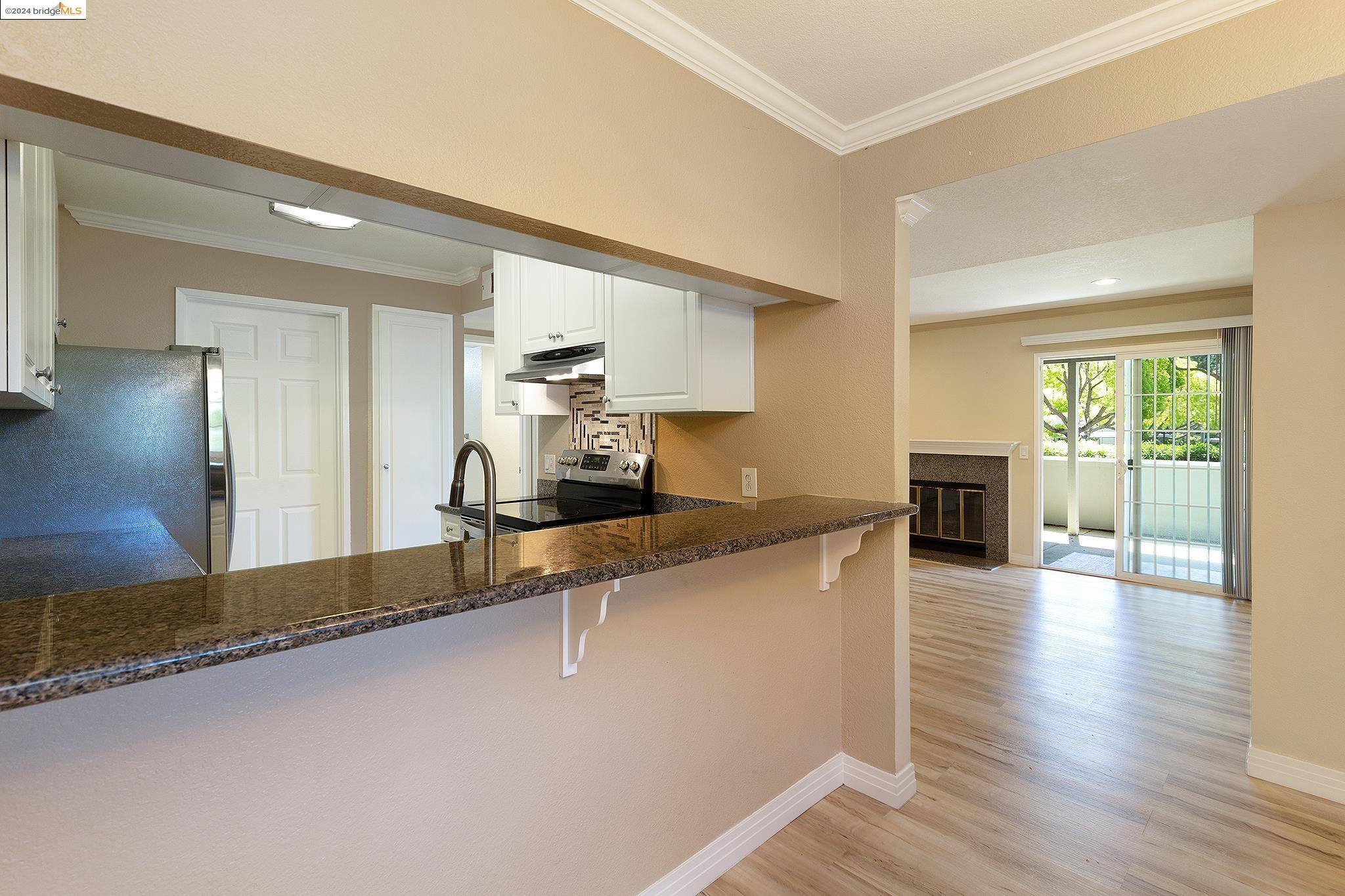 Detail Gallery Image 12 of 30 For 615 Canyon Oaks Dr #C,  Oakland,  CA 94605 - 2 Beds | 2 Baths