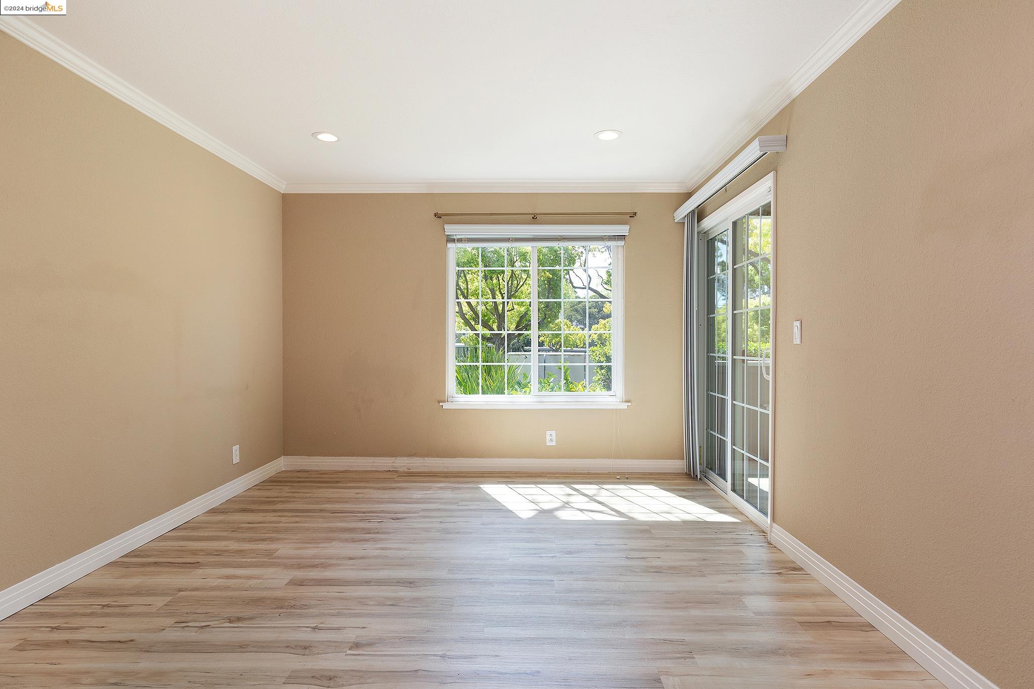 Detail Gallery Image 13 of 30 For 615 Canyon Oaks Dr #C,  Oakland,  CA 94605 - 2 Beds | 2 Baths