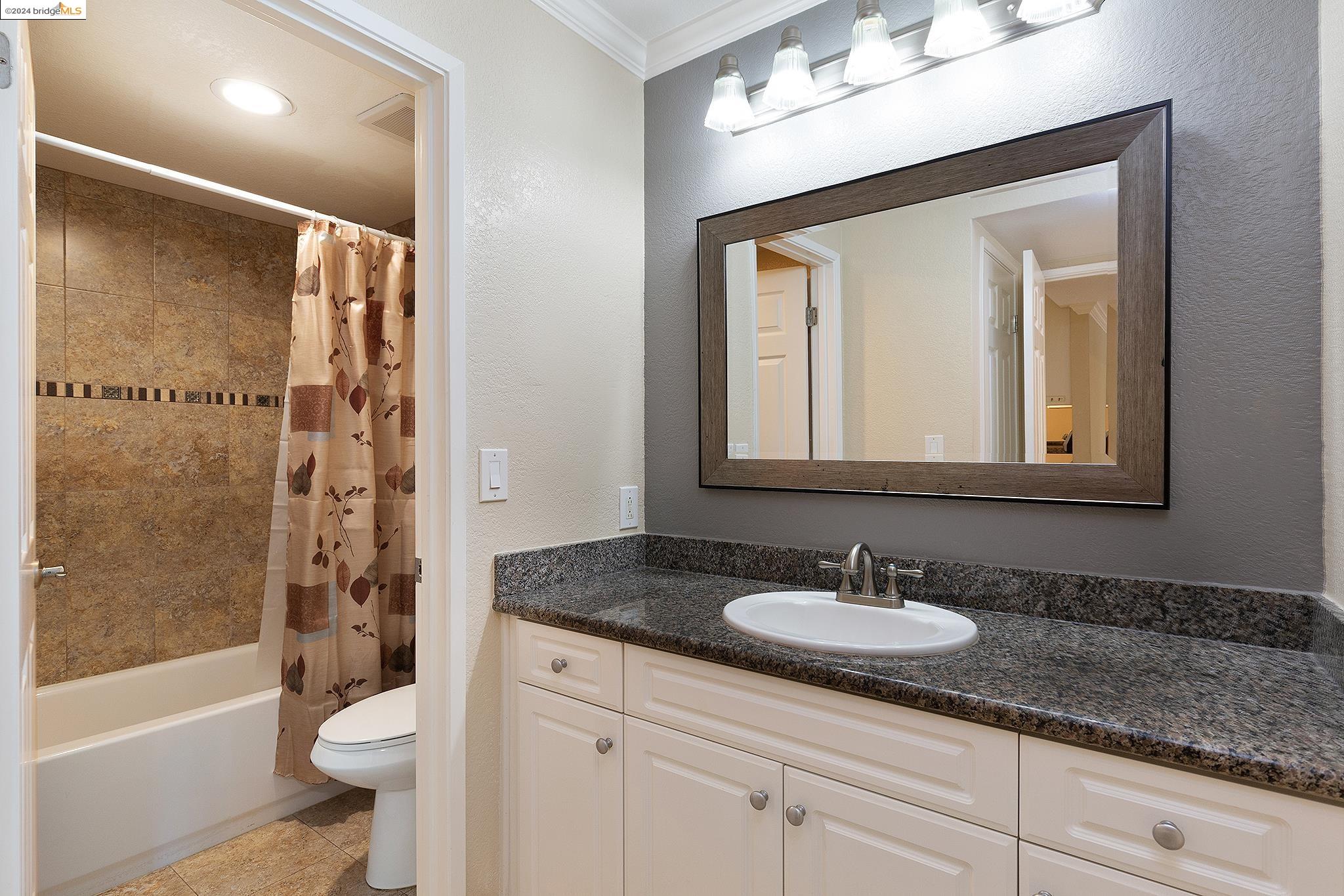 Detail Gallery Image 16 of 30 For 615 Canyon Oaks Dr #C,  Oakland,  CA 94605 - 2 Beds | 2 Baths