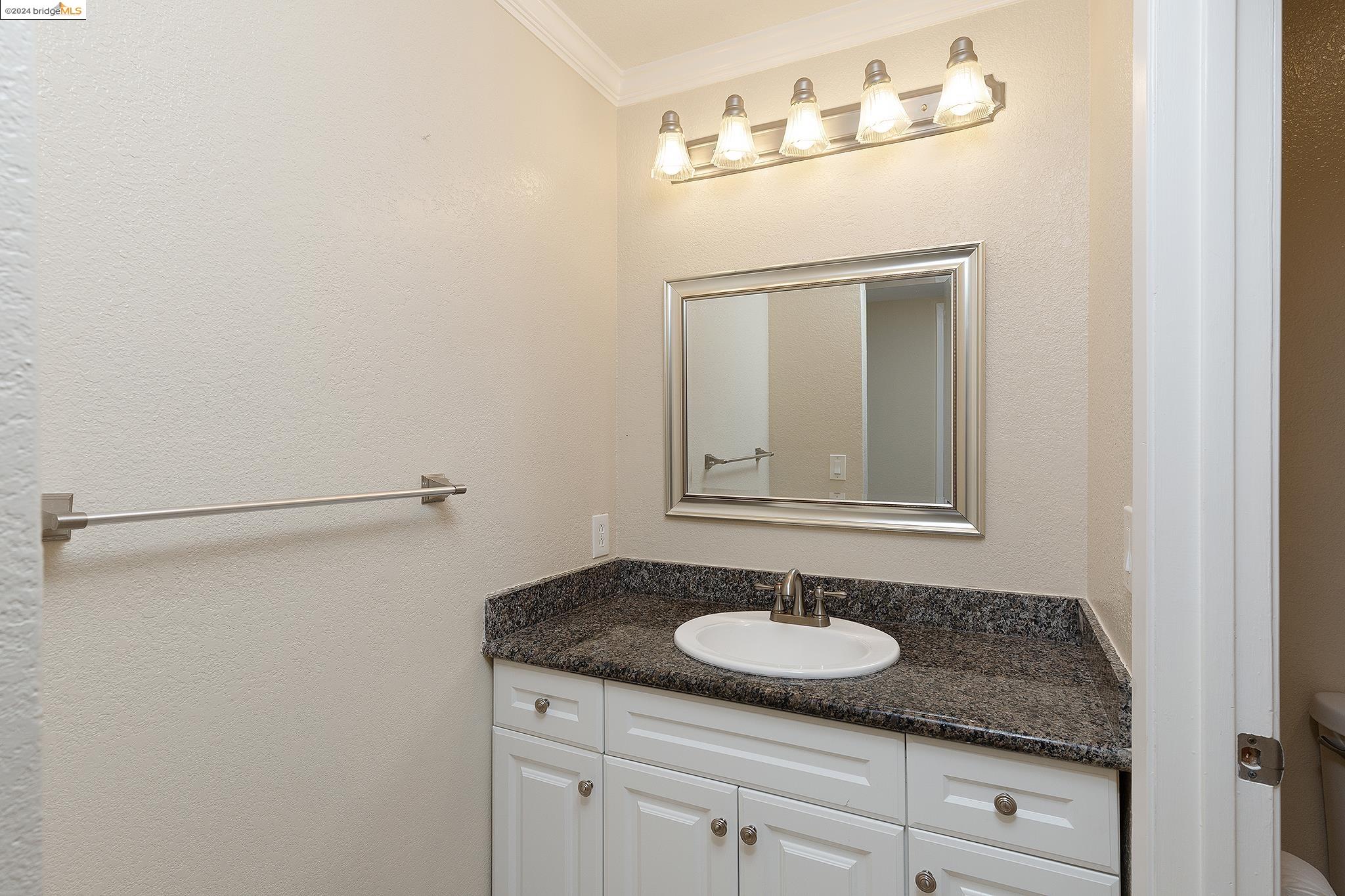 Detail Gallery Image 20 of 30 For 615 Canyon Oaks Dr #C,  Oakland,  CA 94605 - 2 Beds | 2 Baths