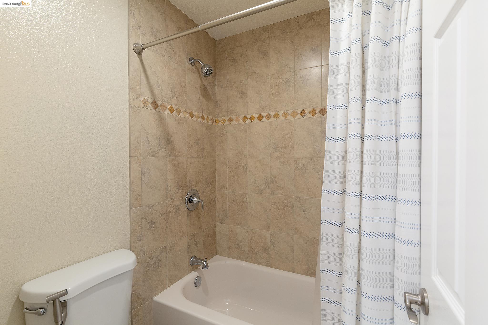 Detail Gallery Image 21 of 30 For 615 Canyon Oaks Dr #C,  Oakland,  CA 94605 - 2 Beds | 2 Baths