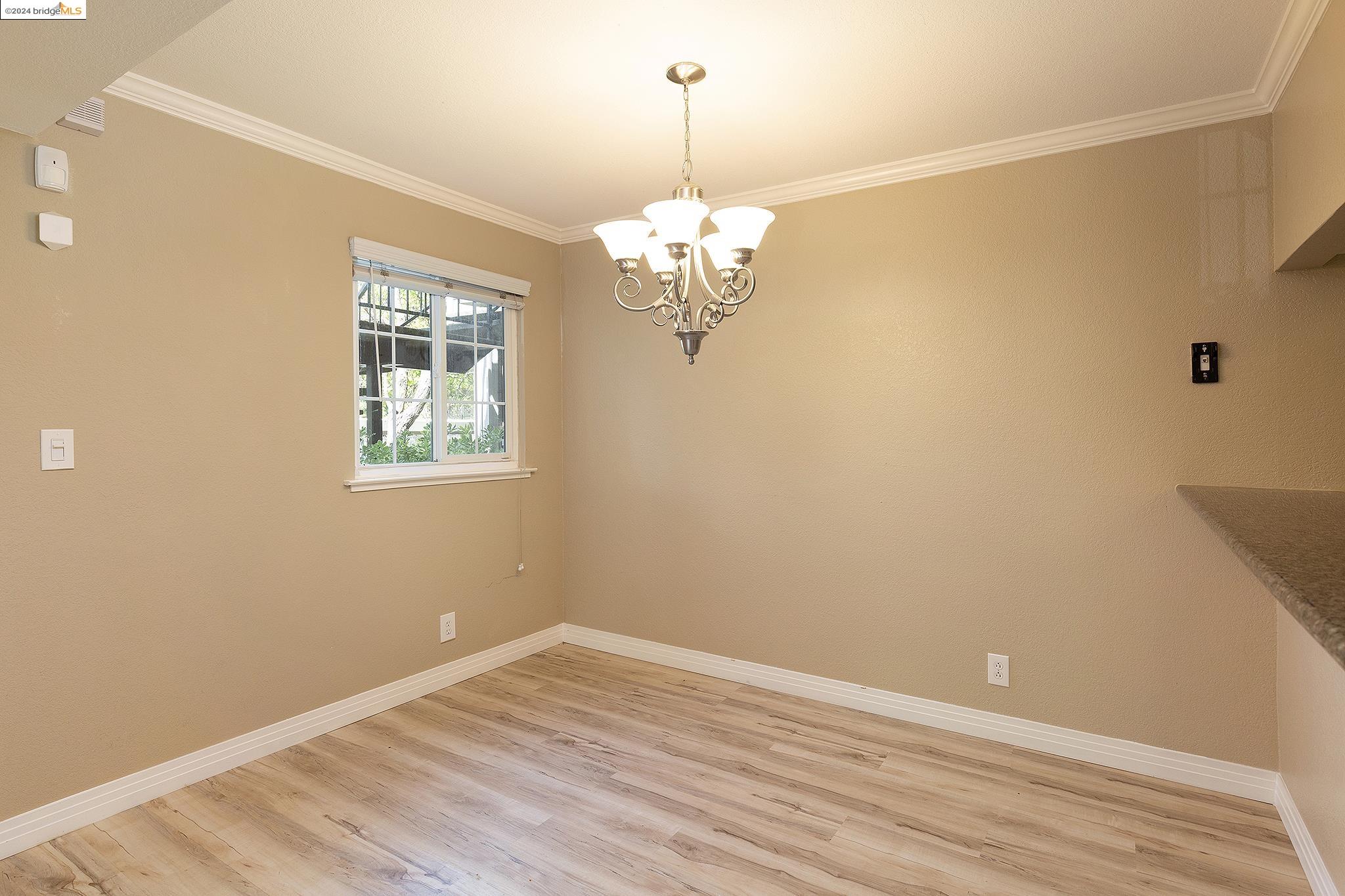 Detail Gallery Image 7 of 30 For 615 Canyon Oaks Dr #C,  Oakland,  CA 94605 - 2 Beds | 2 Baths
